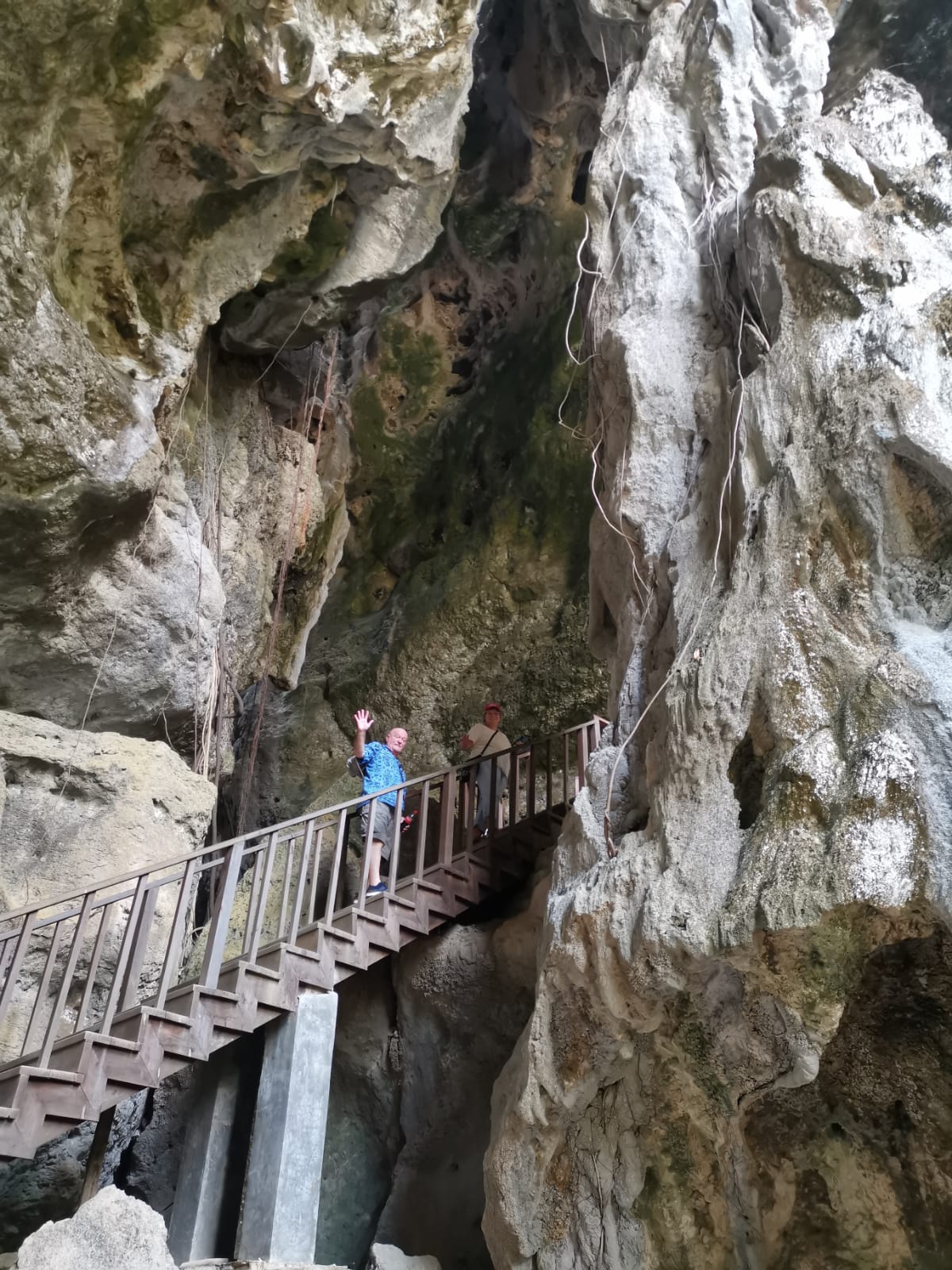 纳闽巴焦BATU CERMIN 洞穴 &  西尔维亚山半日游