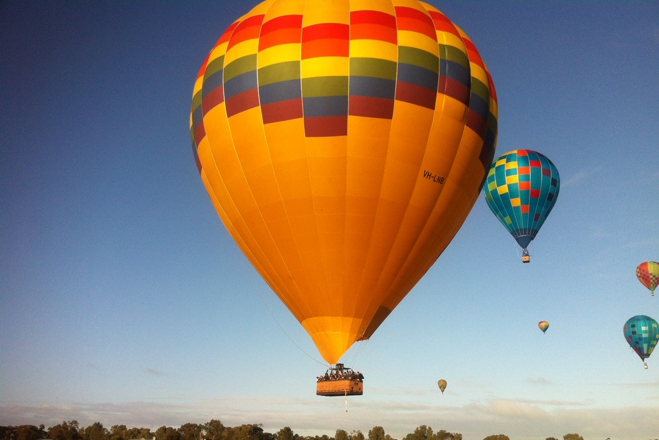 埃文谷国家公园日出热气球飞行体验（平日）