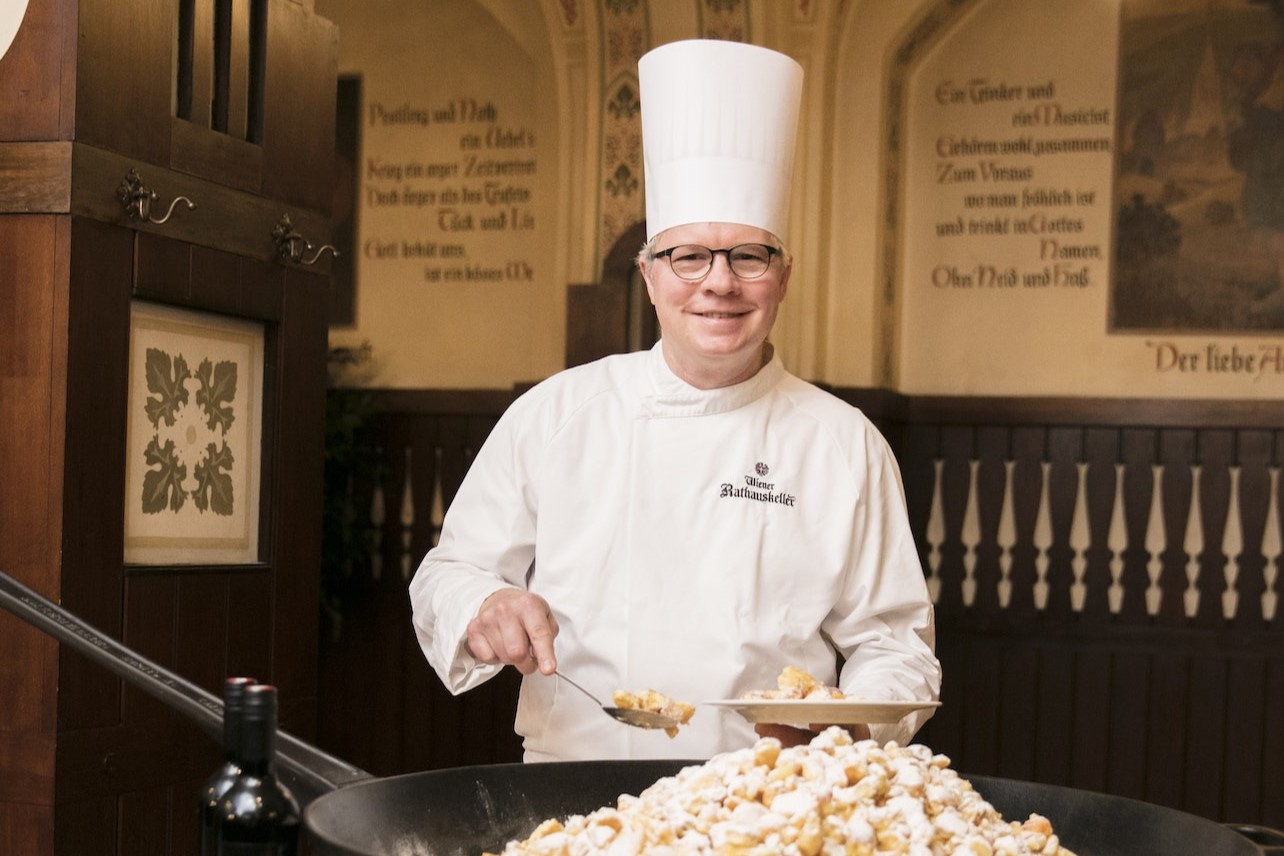 维也纳市政厅当地晚餐＆表演之旅