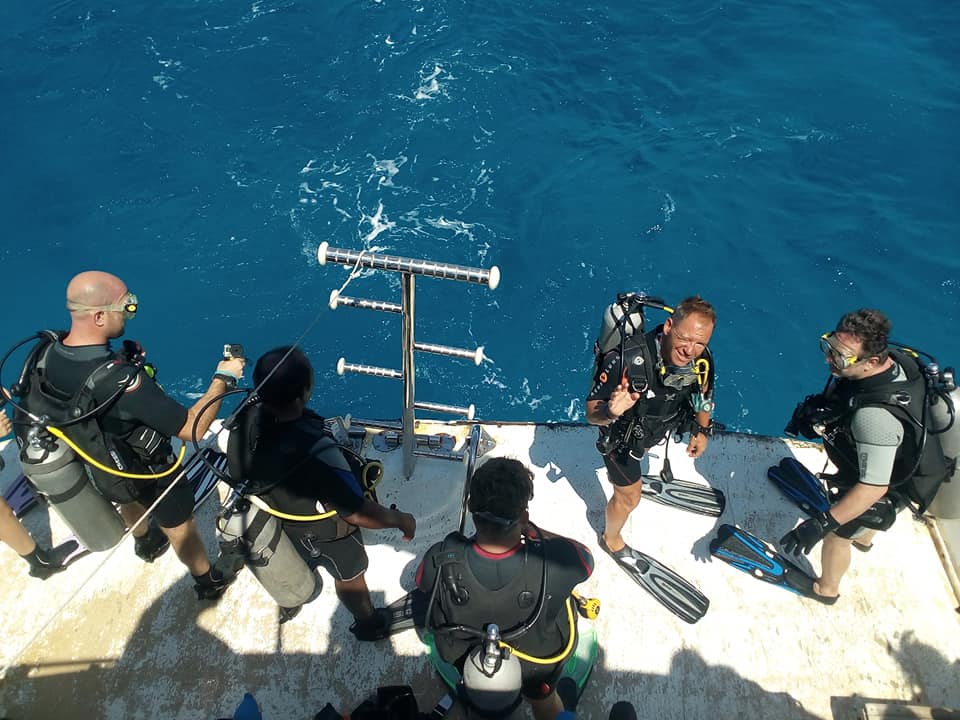 赫加达 PADI 五星潜水中心潜水一日游