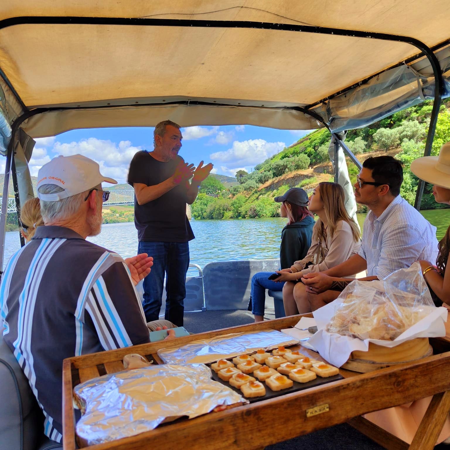 波多杜罗河谷葡萄酒小团游（含午餐＆游船）
