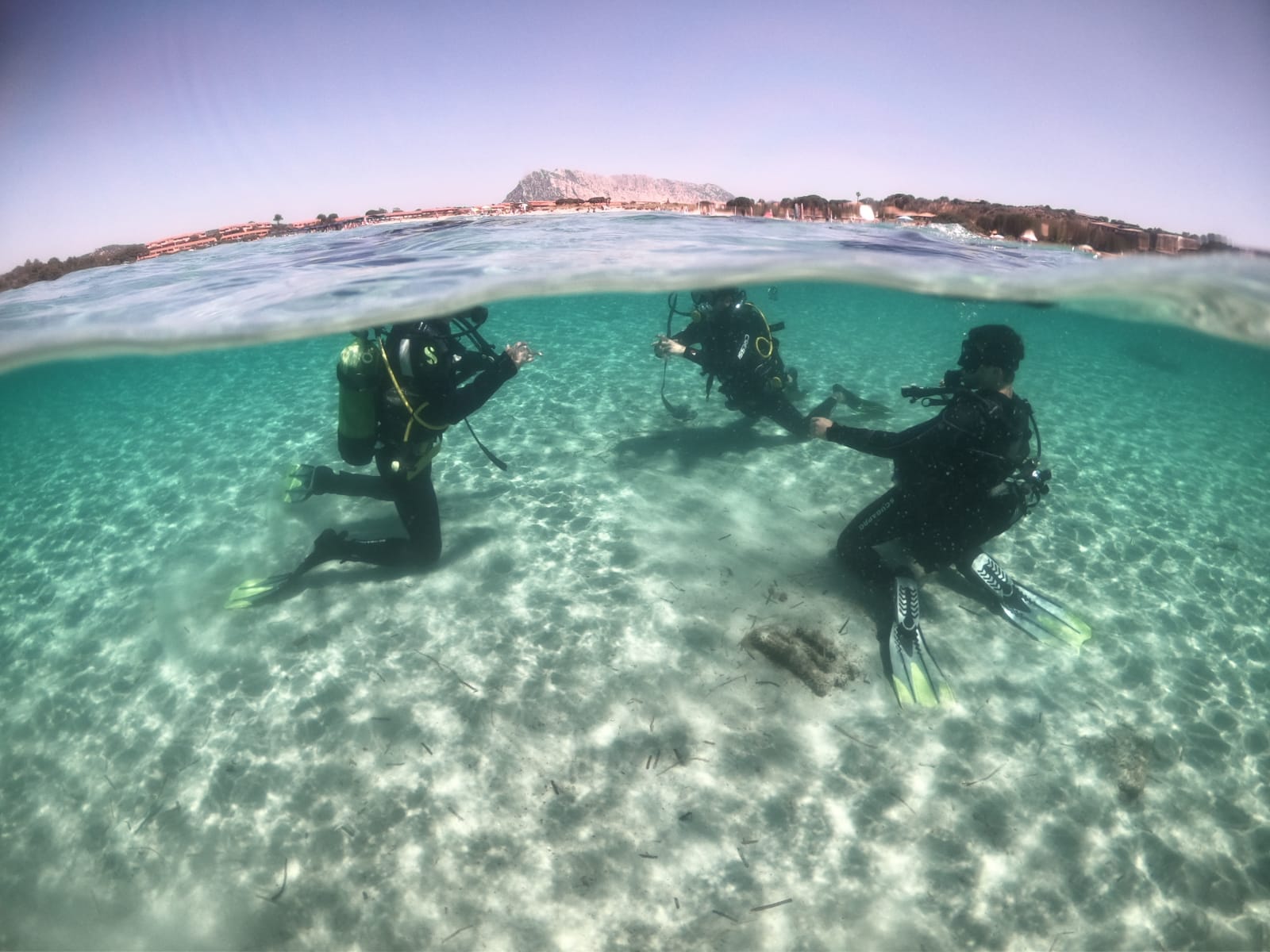 圣特奥多罗的潜水探索：在 PADI 中心开始水肺潜水