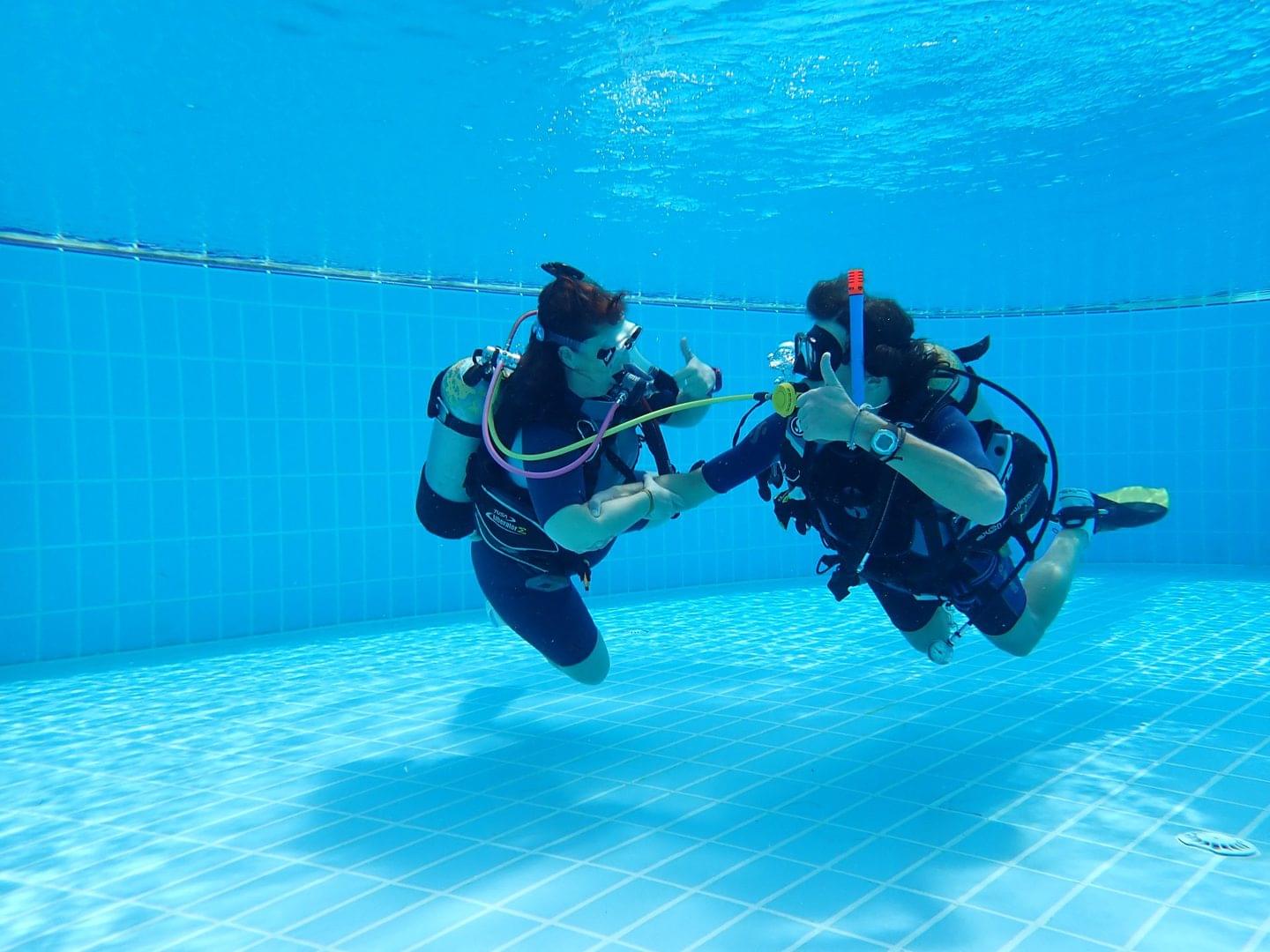 长滩岛 PADI 五星潜水中心水肺复习课程