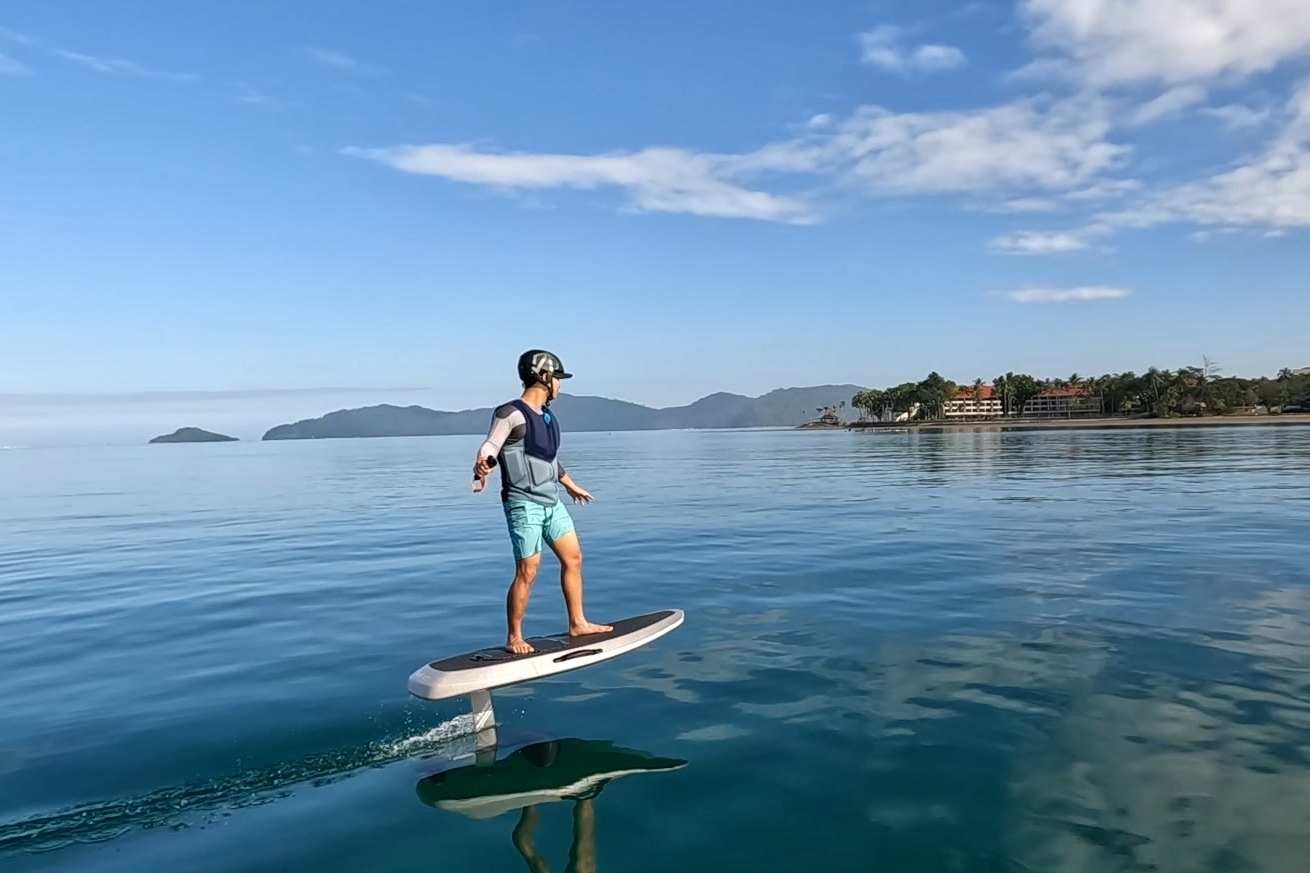 沙巴电动水上冲浪板体验