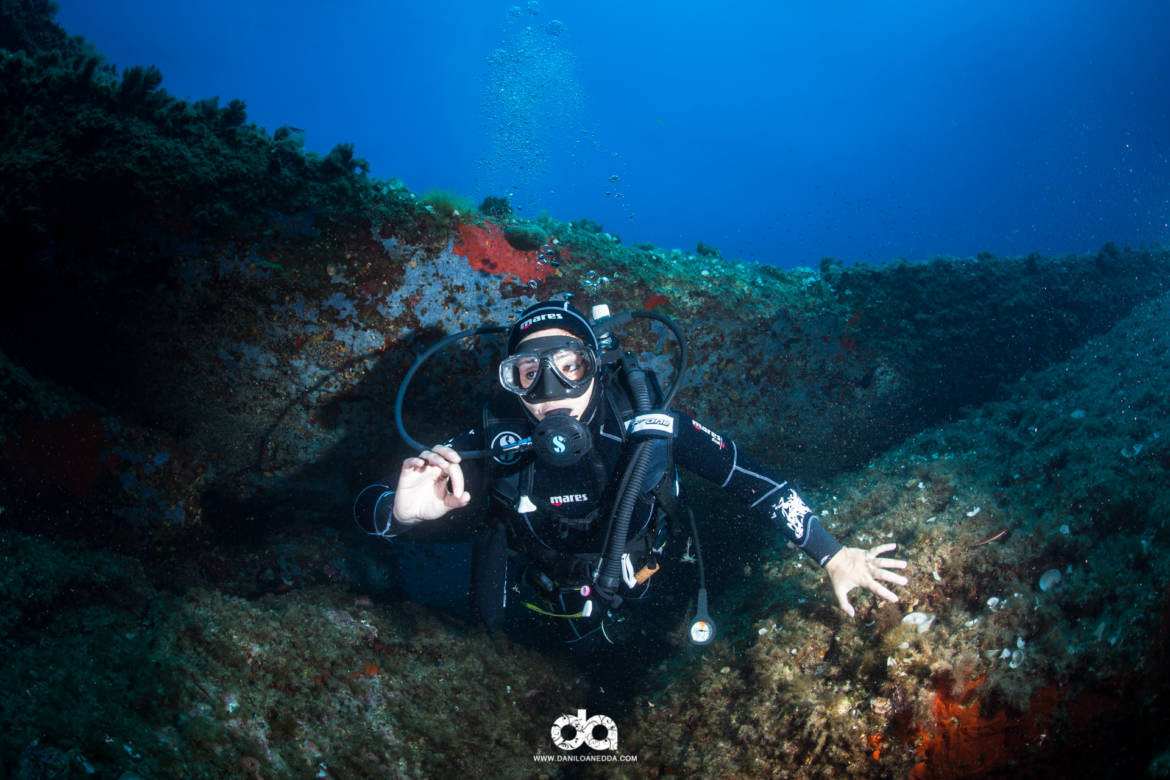 Cala Gonone 的潜水进化：PADI 中心的高级潜水员课程