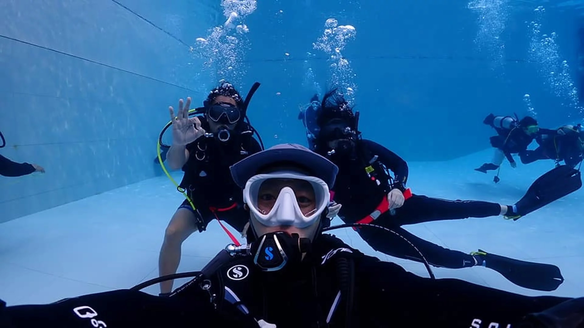 曼谷 PADI 五星潜水中心水肺复习课程