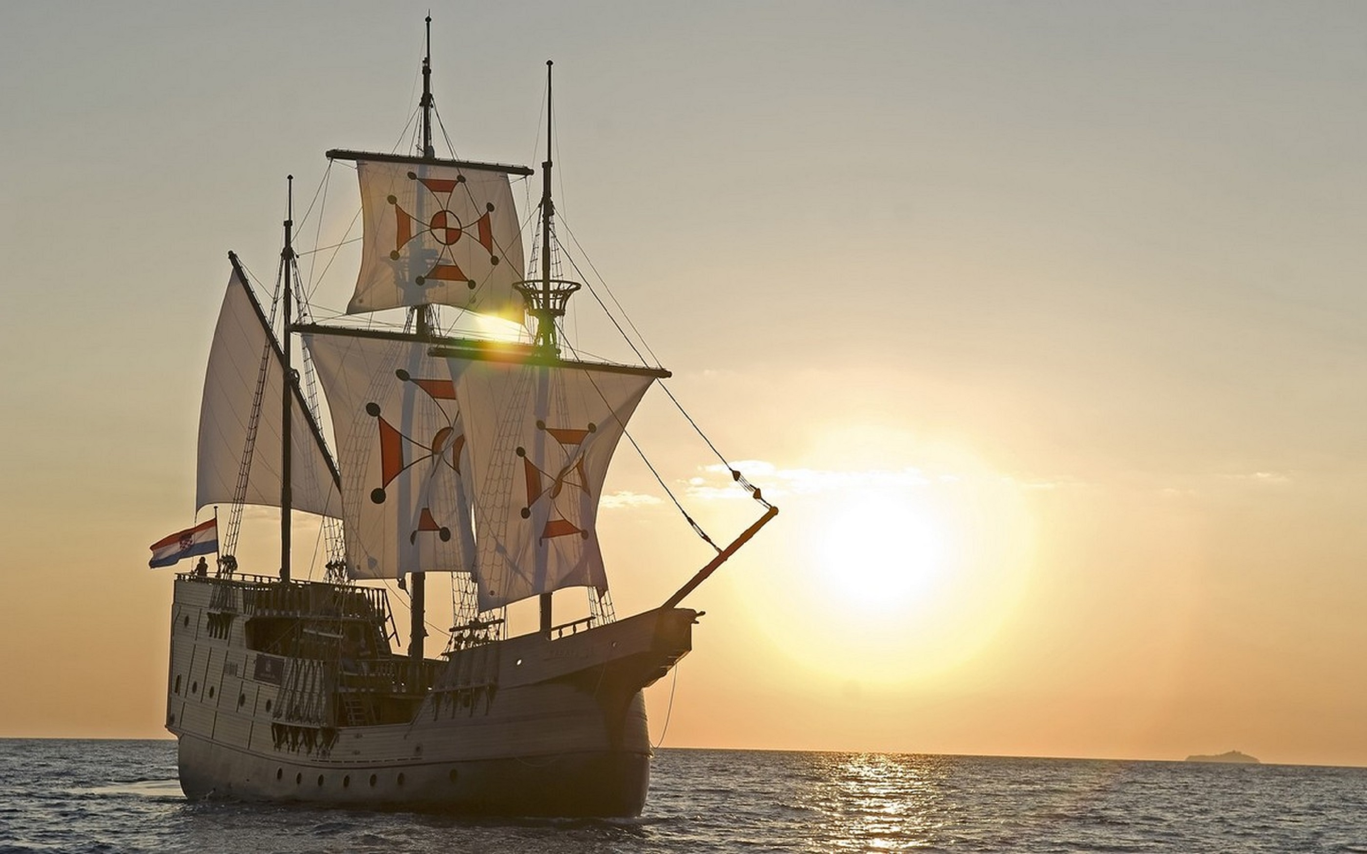 克拉克帆船日落航行体验