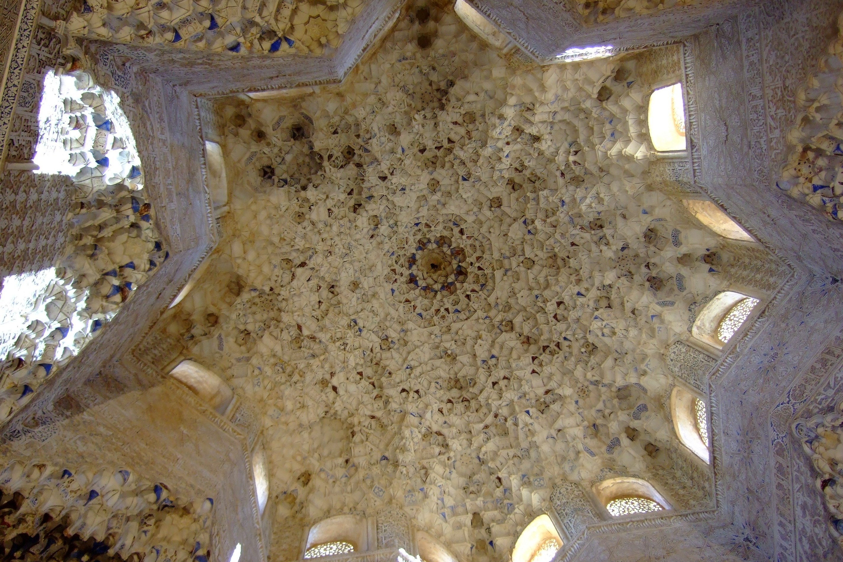 阿罕布拉宫 & 赫内拉利费宫 & 阿尔拜辛 & 萨克拉门托小团游