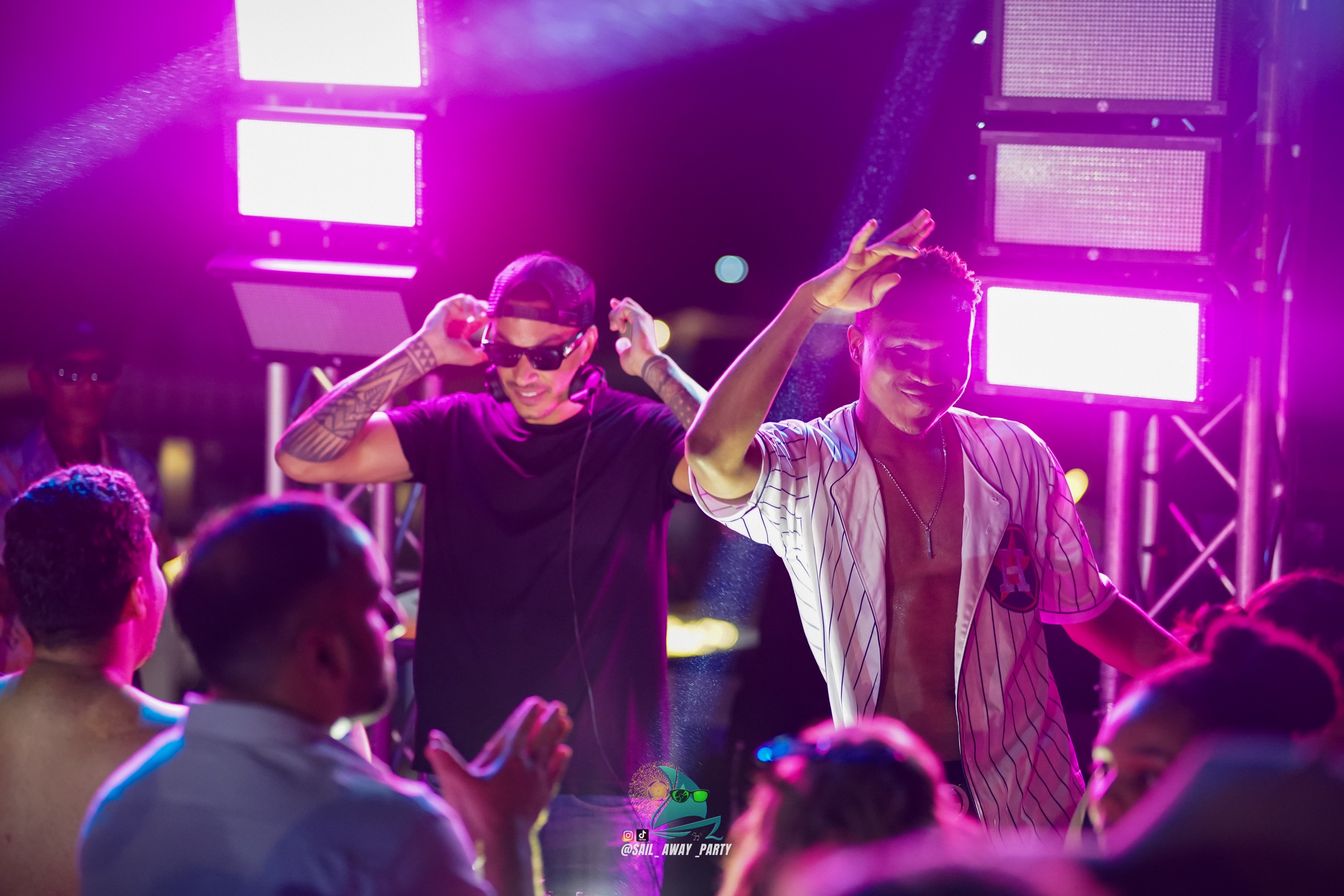 普吉岛泳池派对