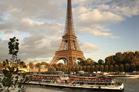 巴黎塞纳河晚餐游船＆艾菲尔铁塔＆《红磨坊》表演秀