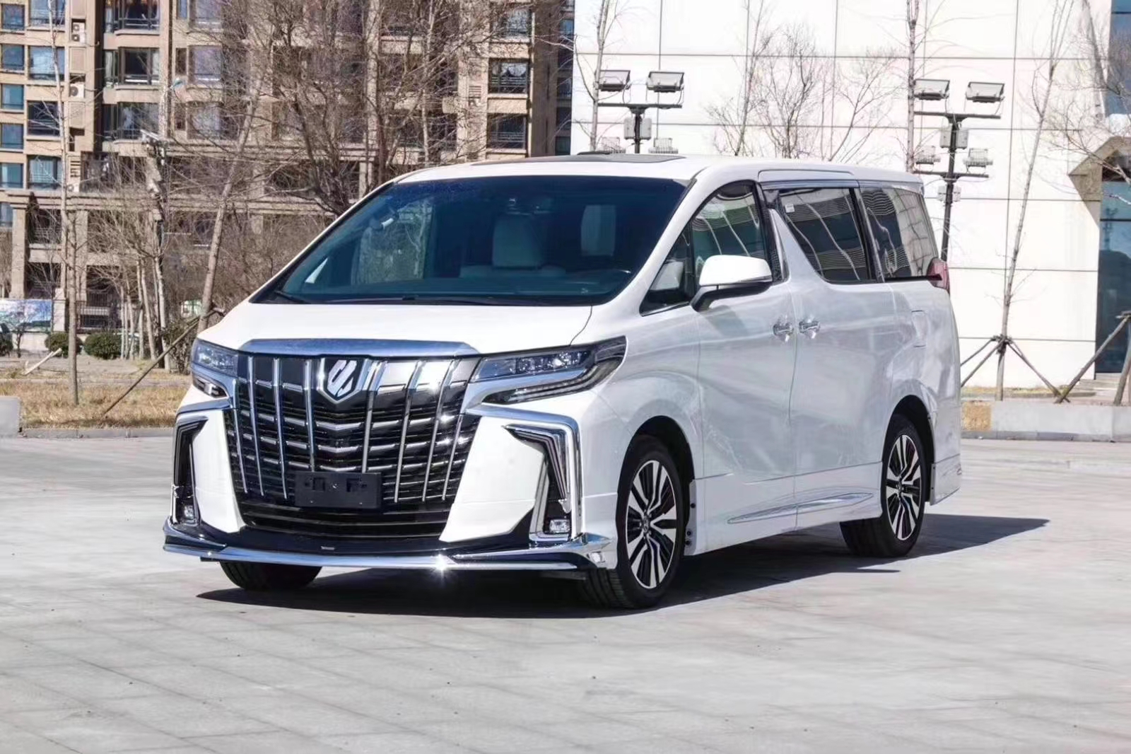 城市交通 深港跨境专车接送