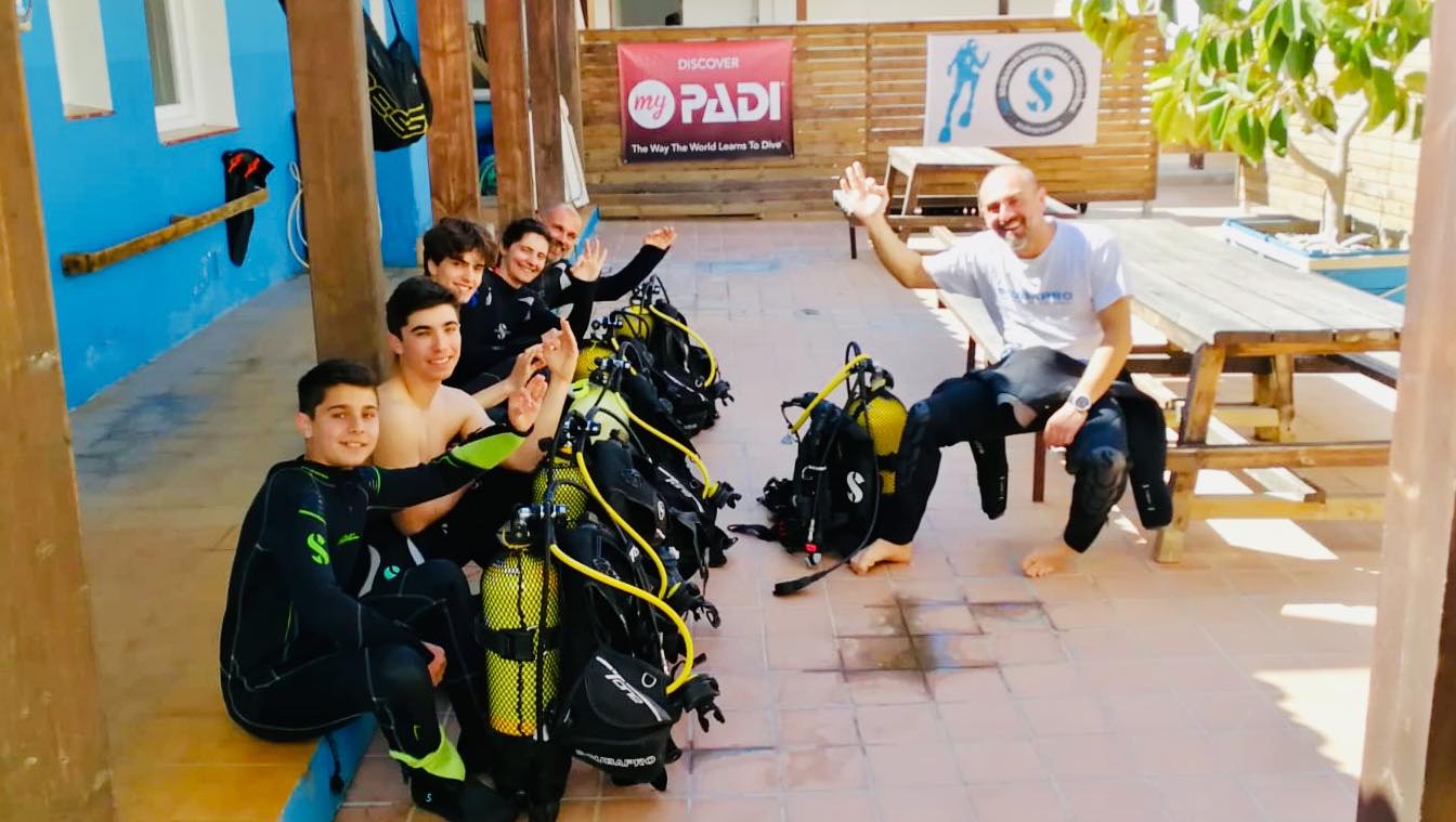 梅诺卡岛海底：与 PADI 5* 中心一起探索水肺潜水