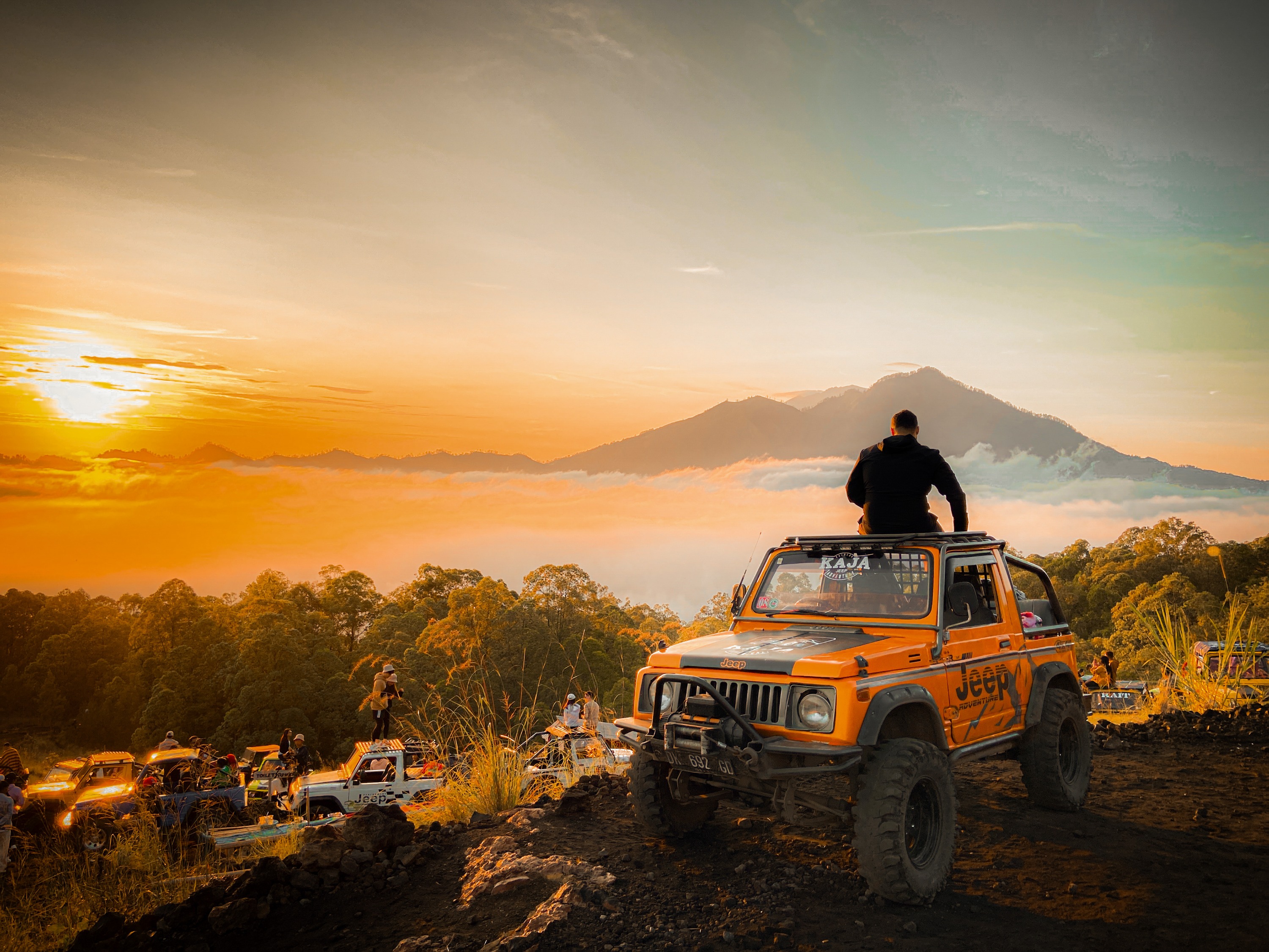 巴杜尔山越野吉普车日出之旅（含摄影师 & 自选吉普车颜色）