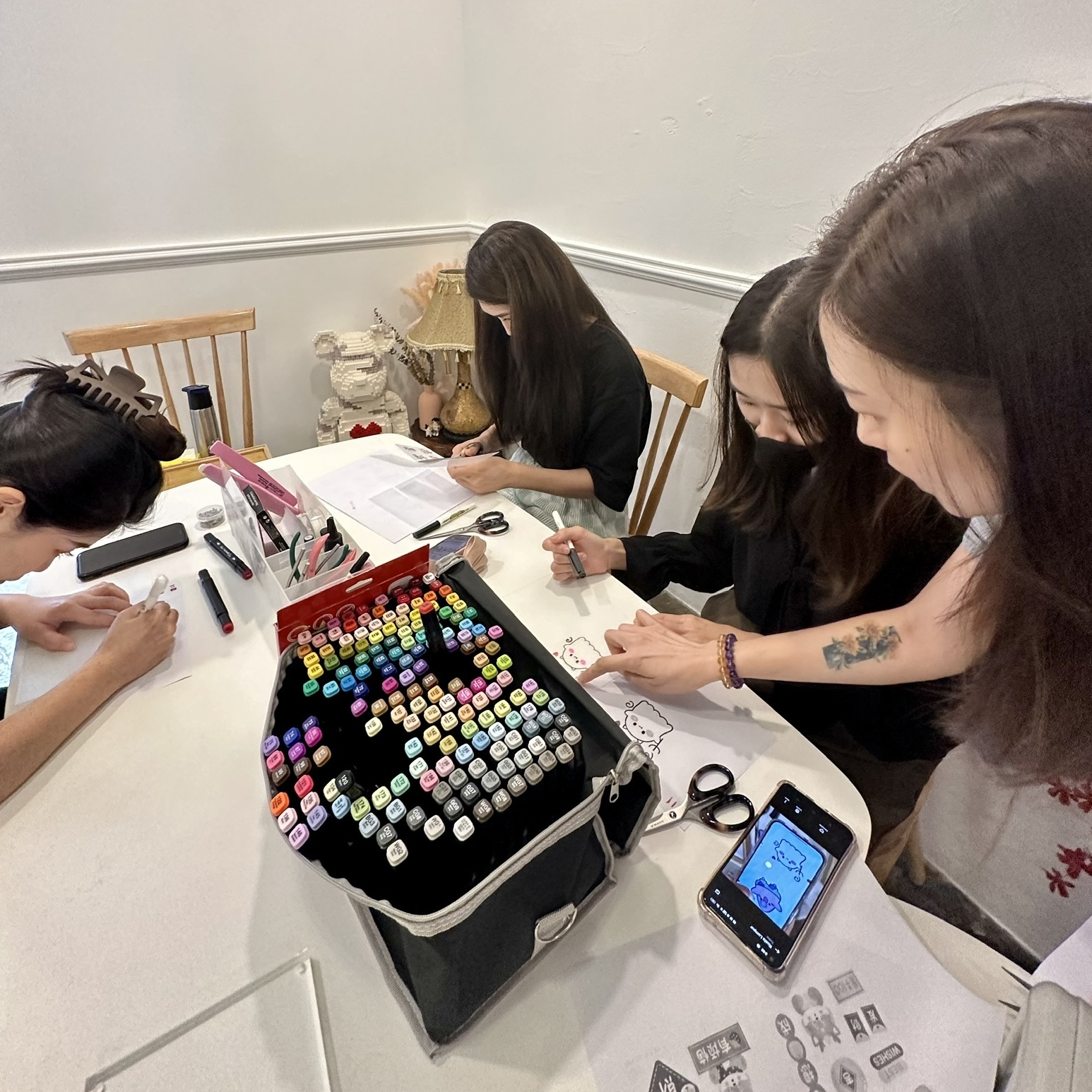 吉隆坡收缩塑胶珠宝制作兴趣班（Aurelia Atelier提供）