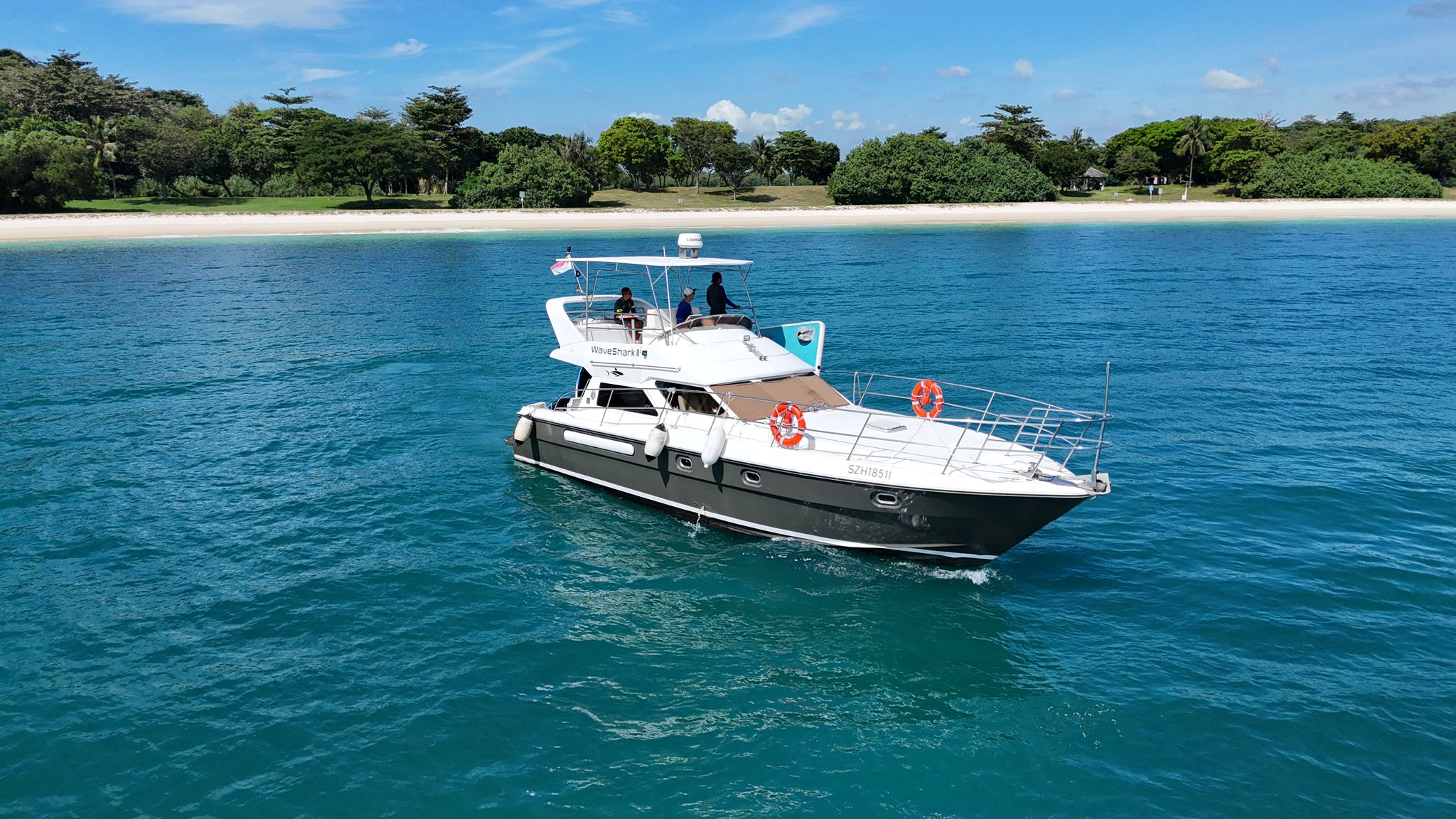 新加坡WaveShark II 私人游艇