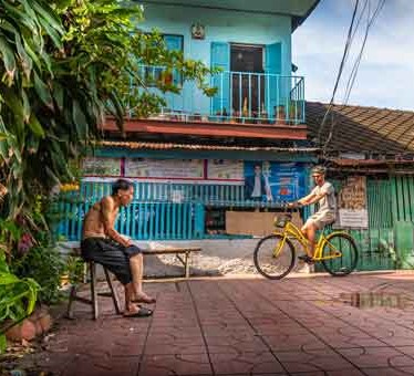 骑自行车体验真正的曼谷