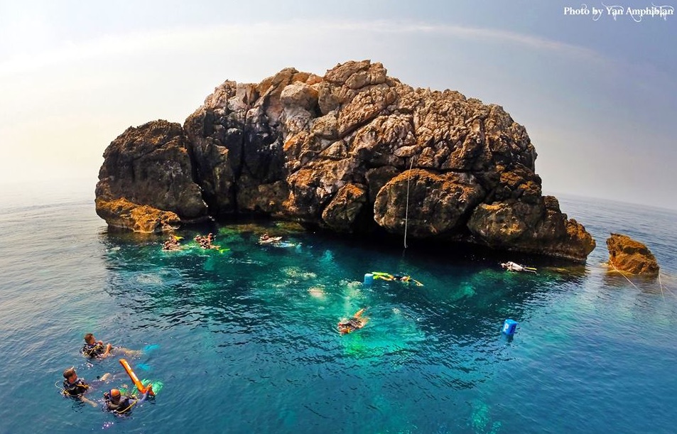 苏梅岛 PADI 五星潜水中心船帆石潜水一／二日游