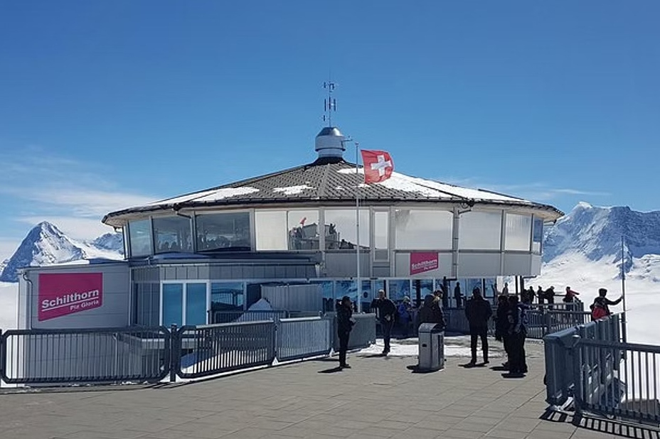 雪朗峰（电影007取景地）一日游 - 因特拉肯和伯尔尼出发