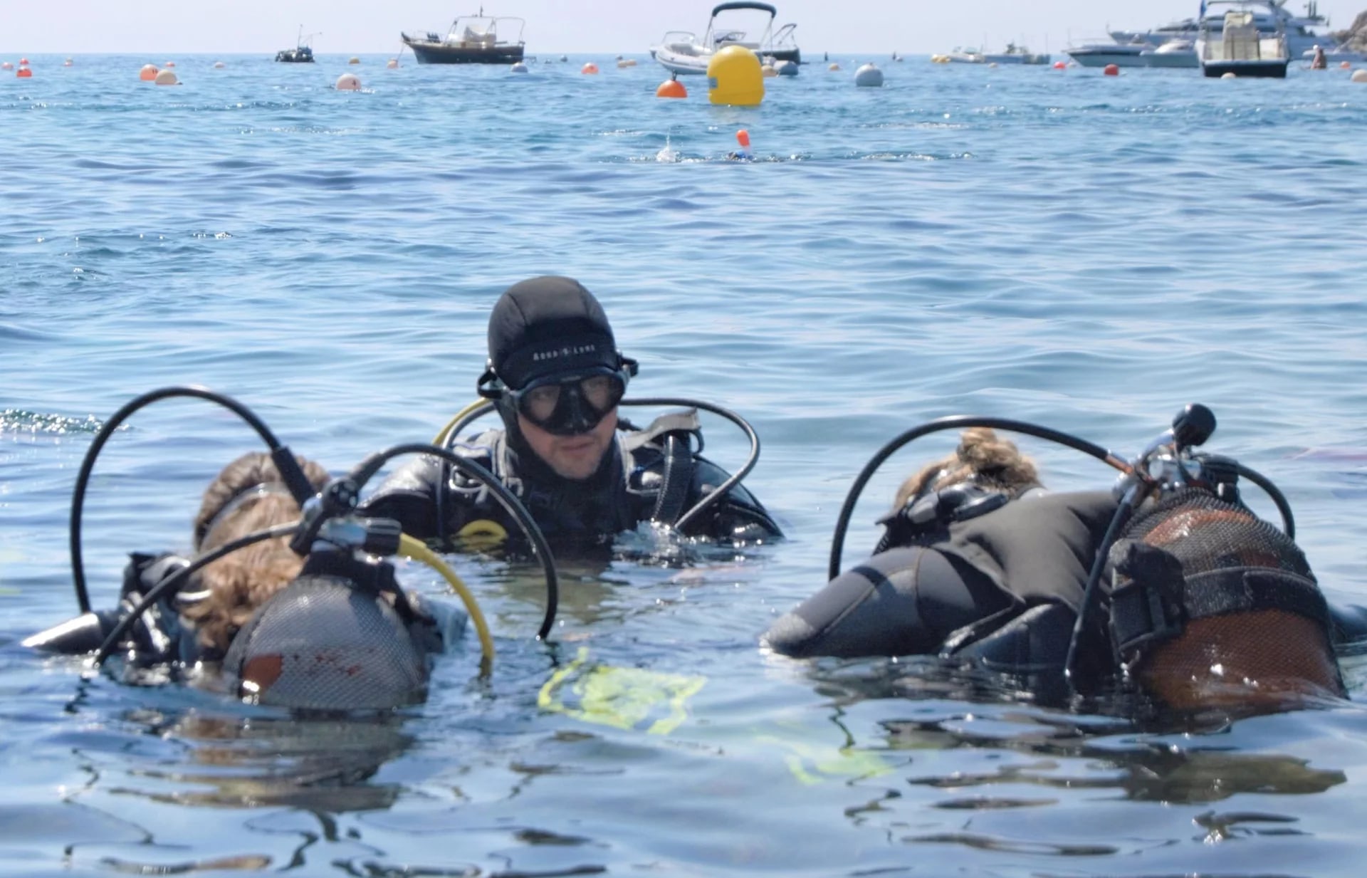 探索滨海托萨：PADI五星级潜水中心体验水肺潜水