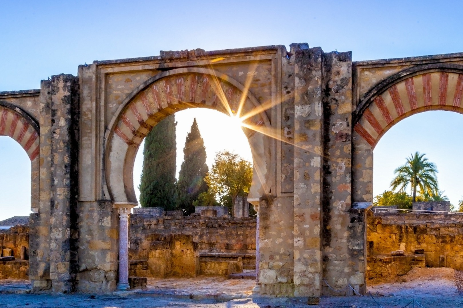 麦地那阿扎哈拉导览一日游