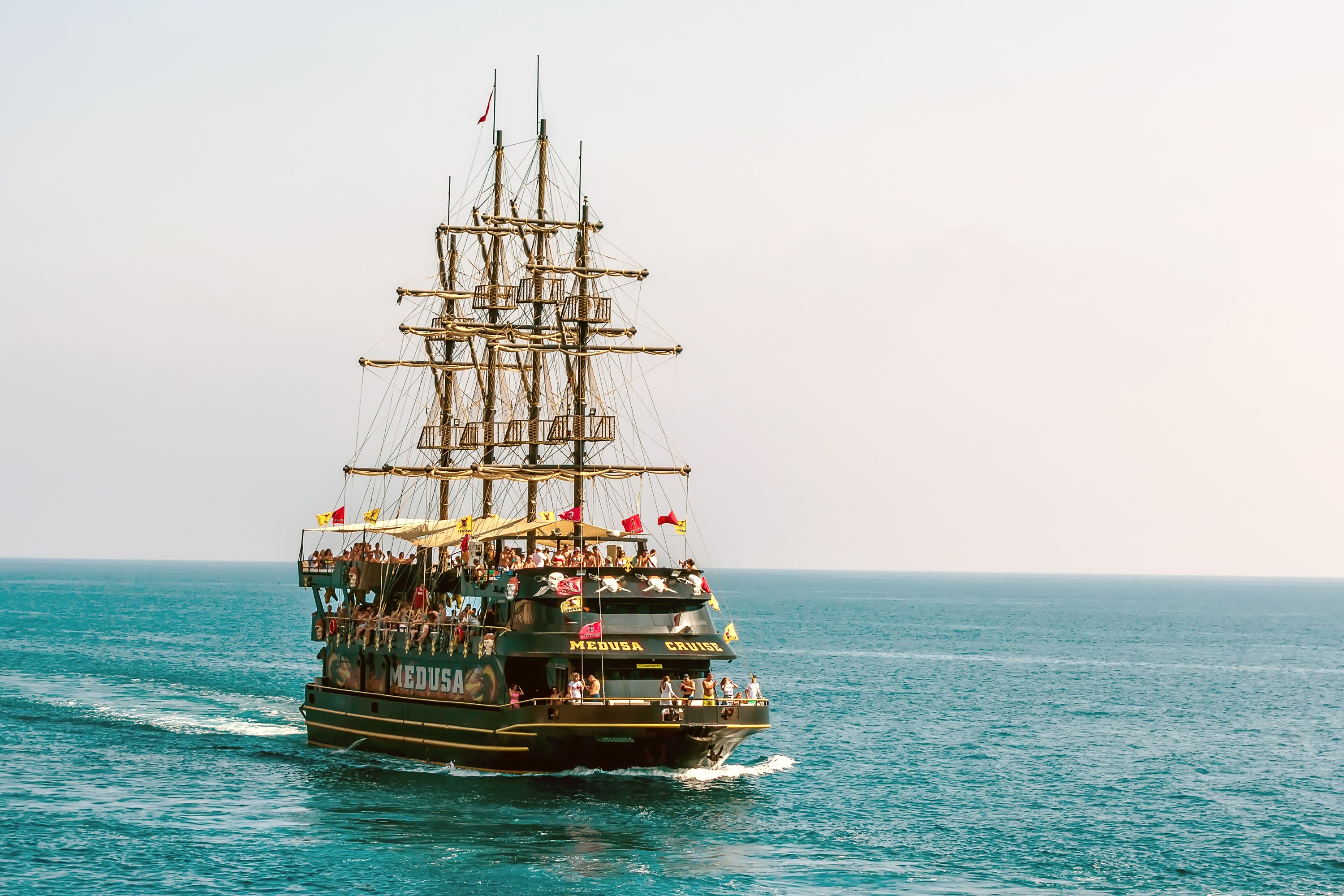 马尔马里斯海盗船之旅