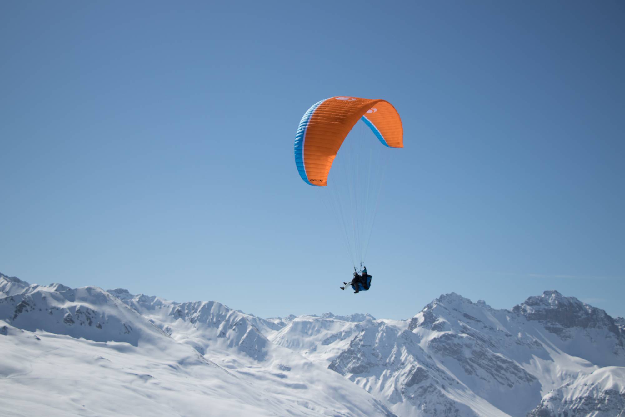 达沃斯火锅 & 滑翔伞飞行体验