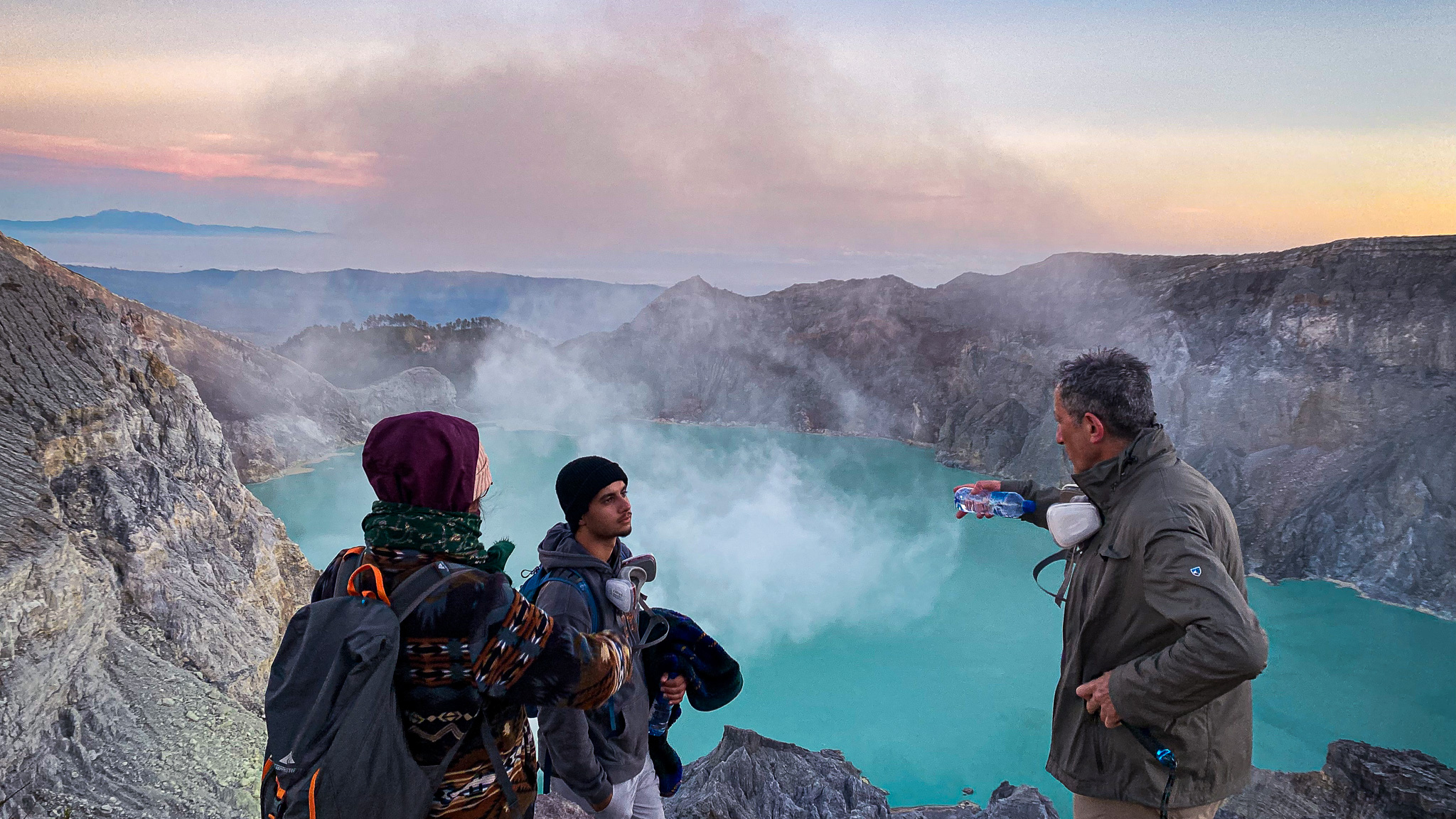 布罗莫火山 & 伊真火山 & 泗水4天3夜浮潜之旅