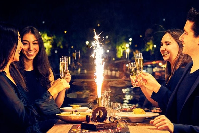 巴黎塞纳河晚餐游船体验