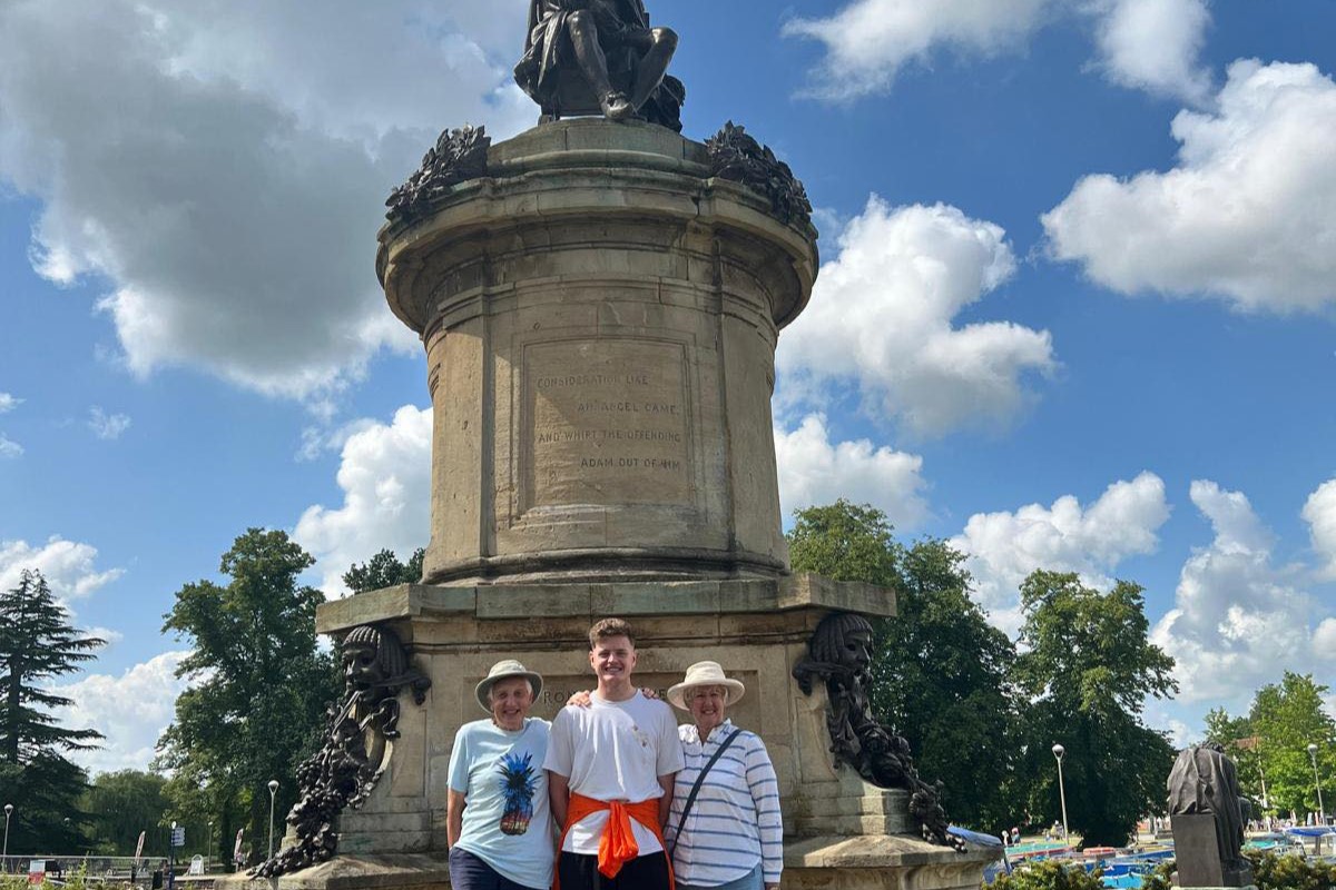 埃文河畔斯特拉特福小镇徒步之旅