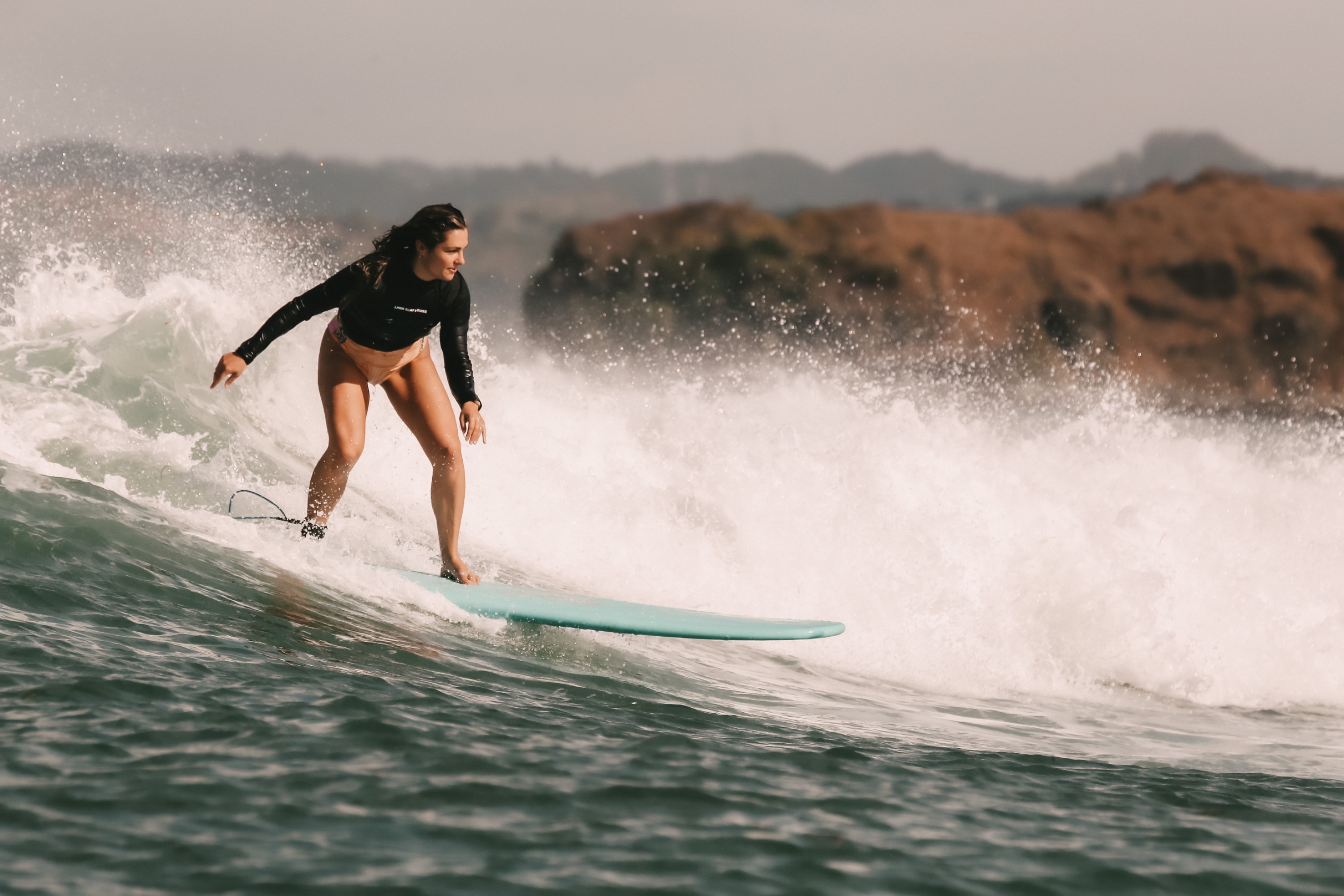 龙目岛Tanjung Aan海滩冲浪课程（Nuna Surf School提供）