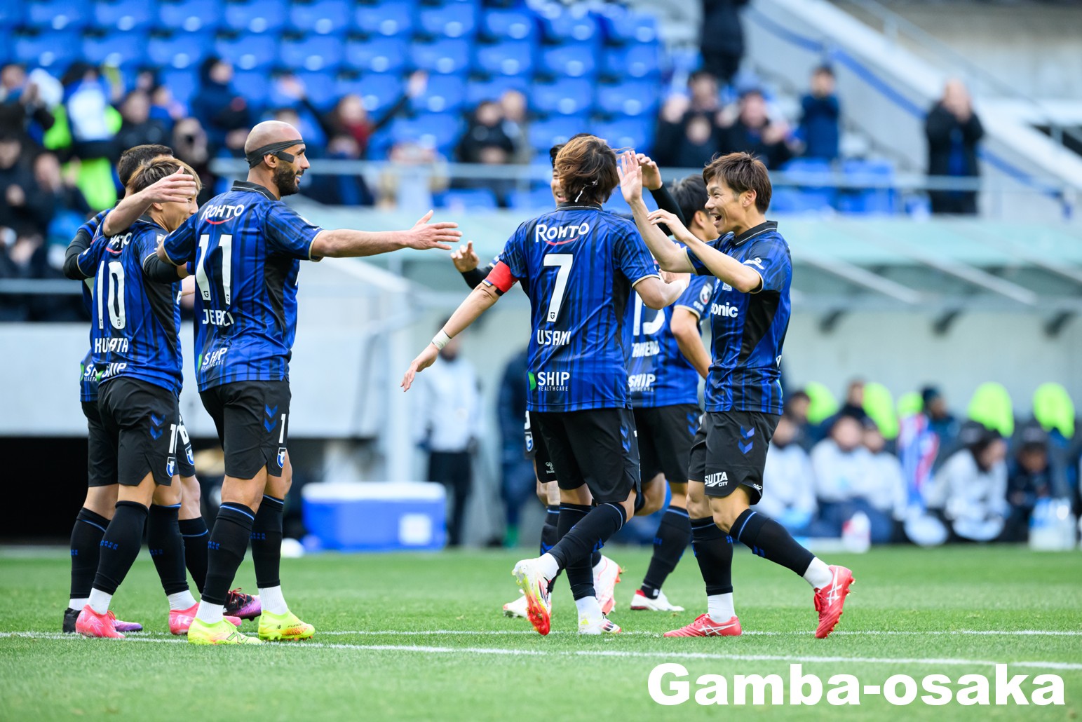 大阪钢巴足球赛（吹田足球场）