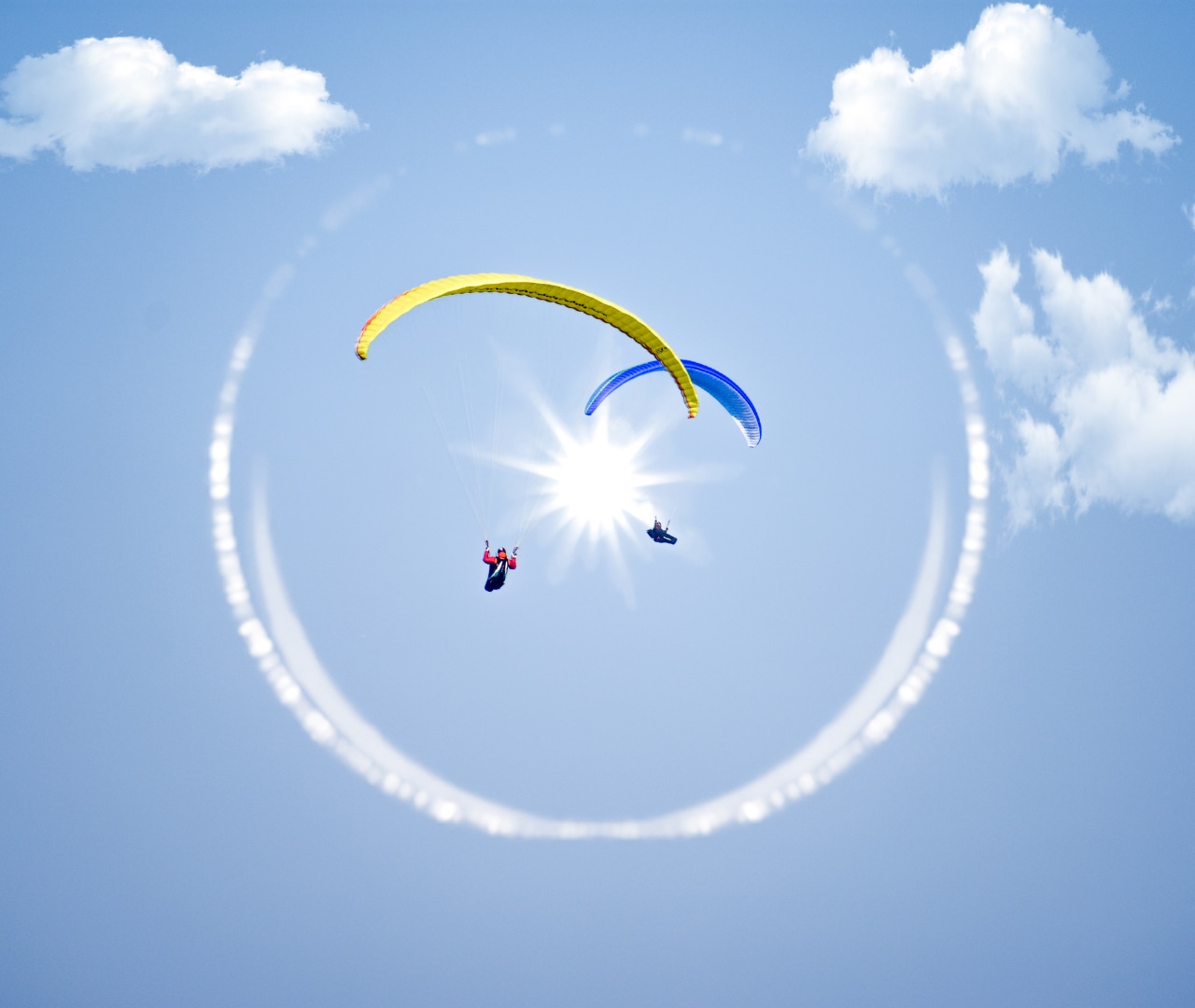 在阿拉尼亚体验双人滑翔伞