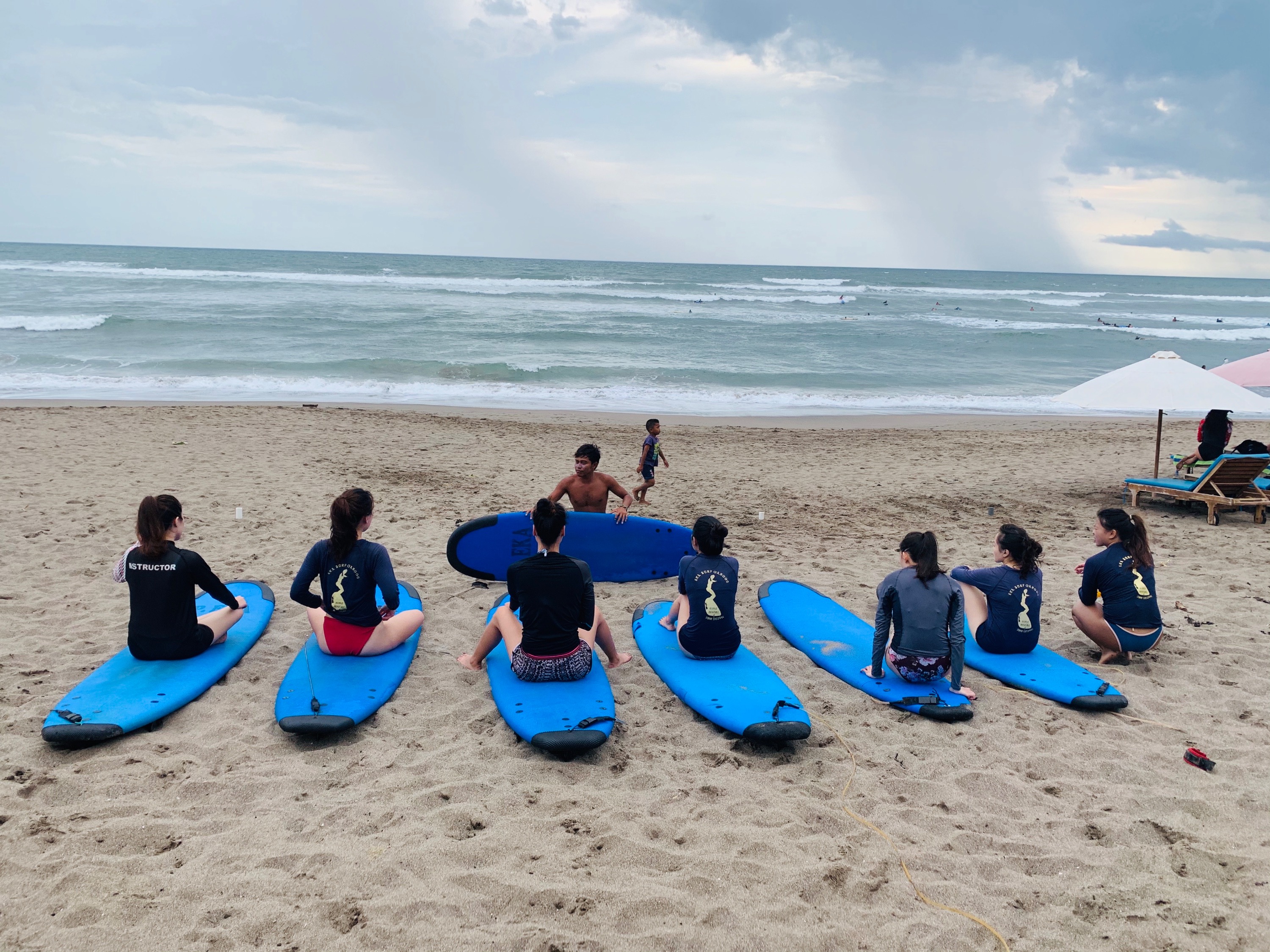 巴厘岛坎古冲浪课程（Matahari Surf School提供）
