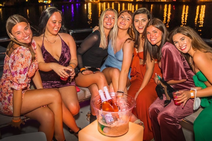 迈阿密船上派对（畅饮美酒 & 现场DJ）