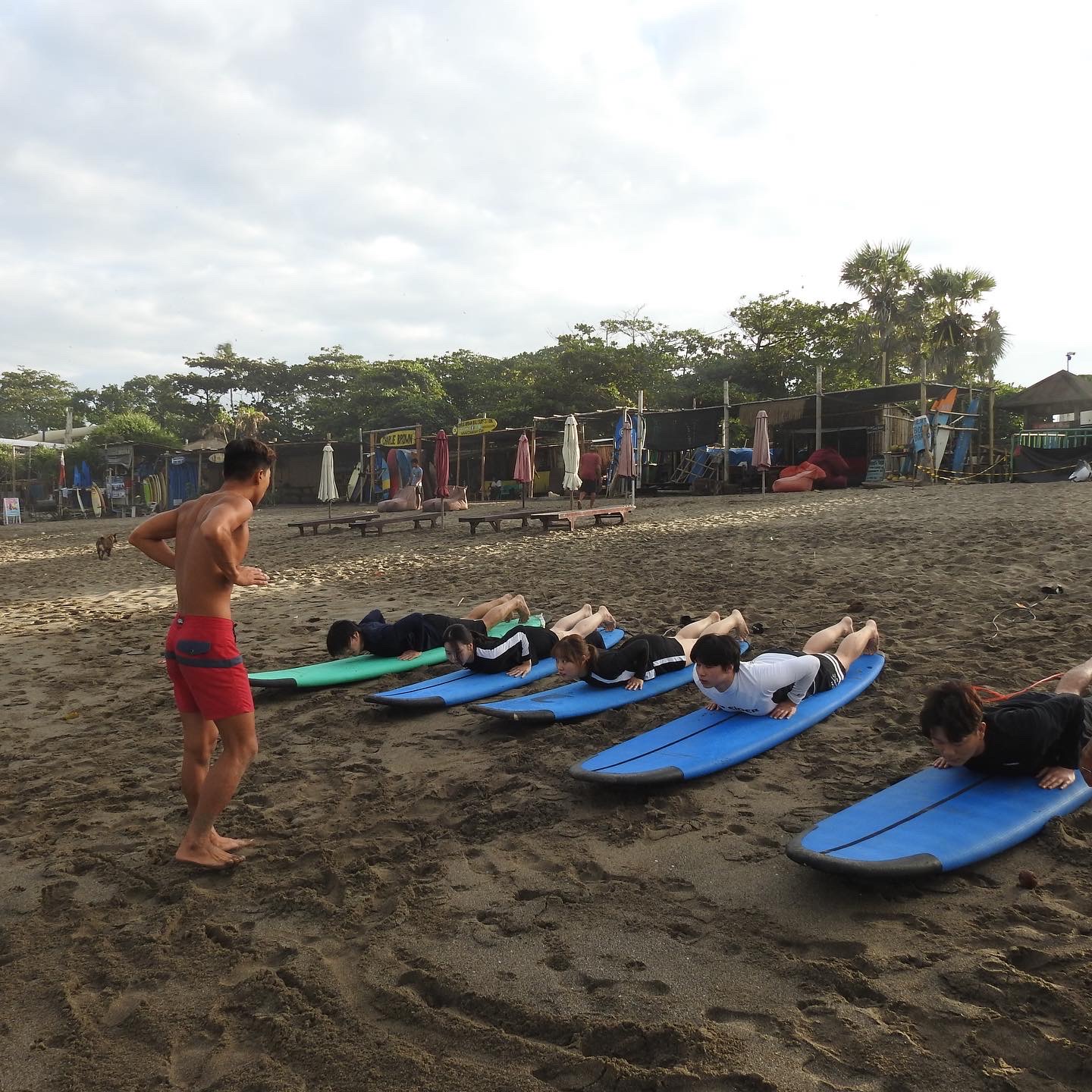 巴厘岛坎古冲浪课程（Ormm Surfhouse提供）