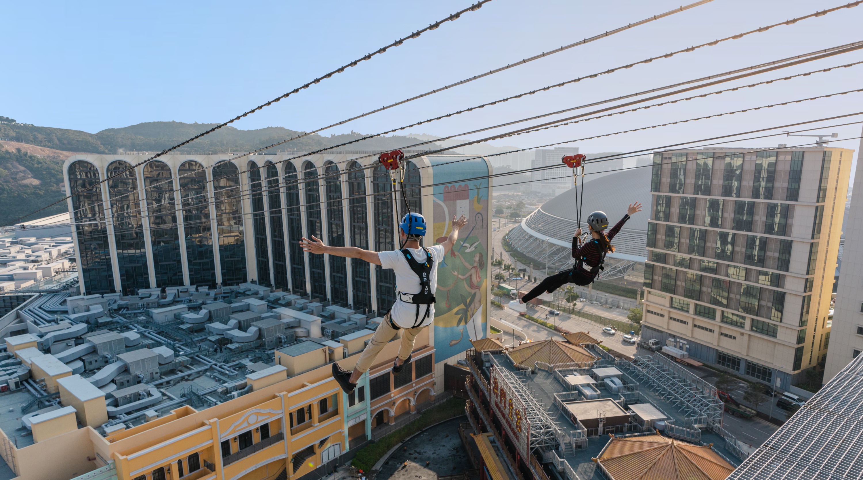 「澳门飞索」世界首个沉浸式城市高空滑索娱乐景点