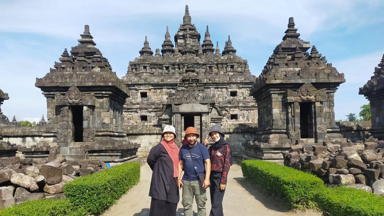 日惹Plaosan寺 & 普兰巴南神庙 & 婆罗浮屠一日游