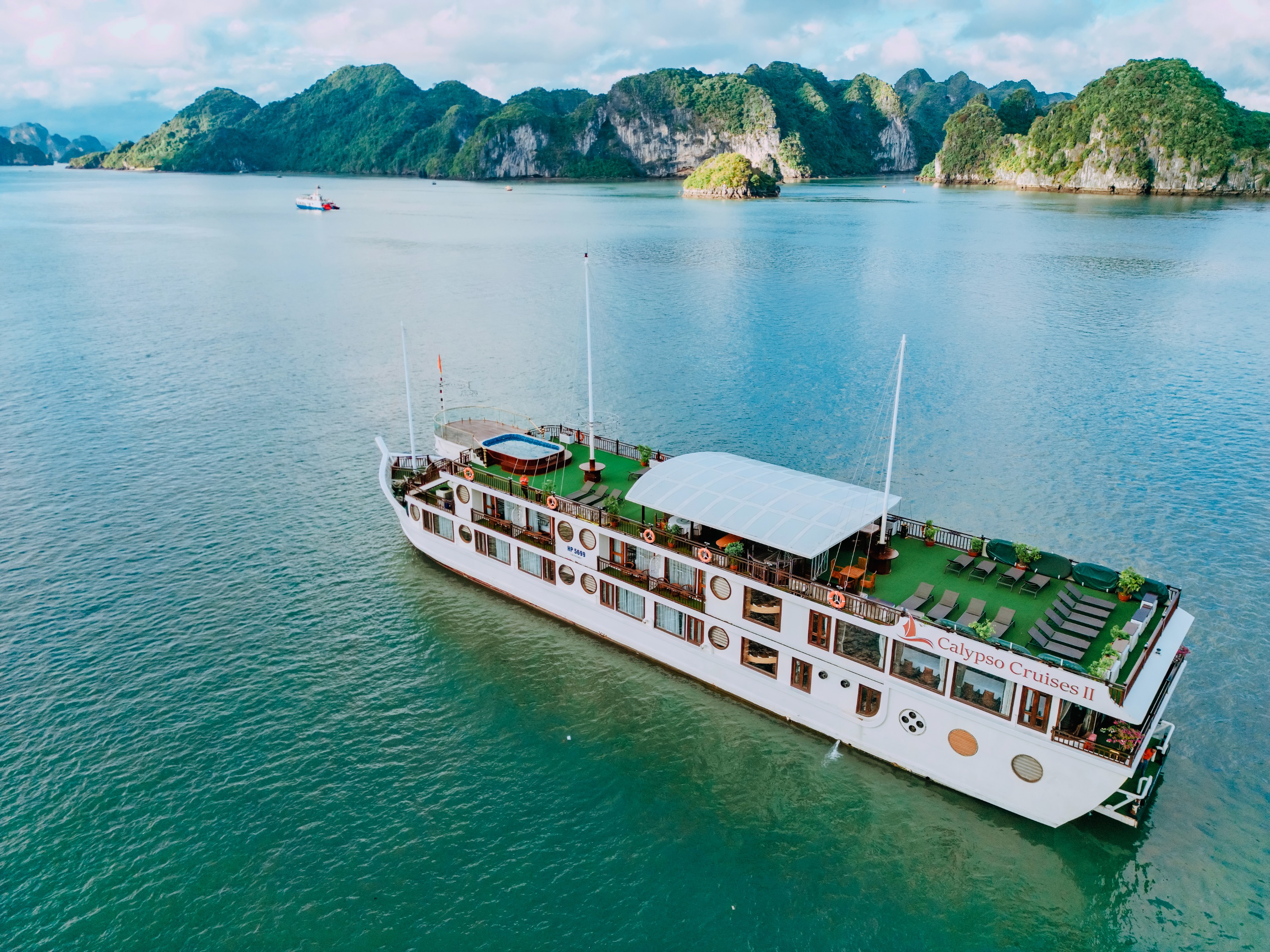 【新路线】2天1夜 下龙湾 & 兰哈湾游船探索之旅（Calypso Cruise提供）