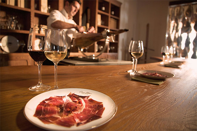 塞维利亚Cinco Jotas火腿仓库私人游览