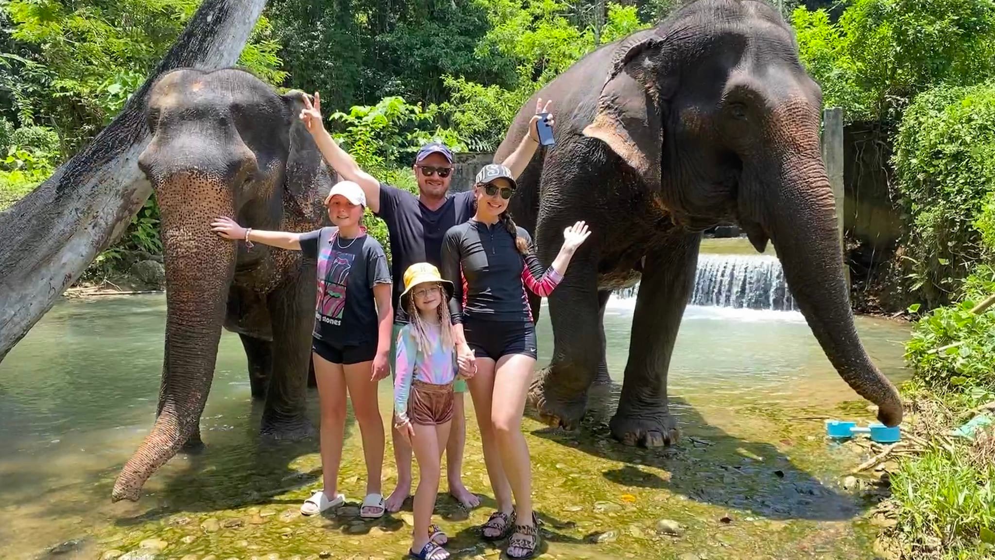 甲米大象保育院 & 虎穴寺半日游