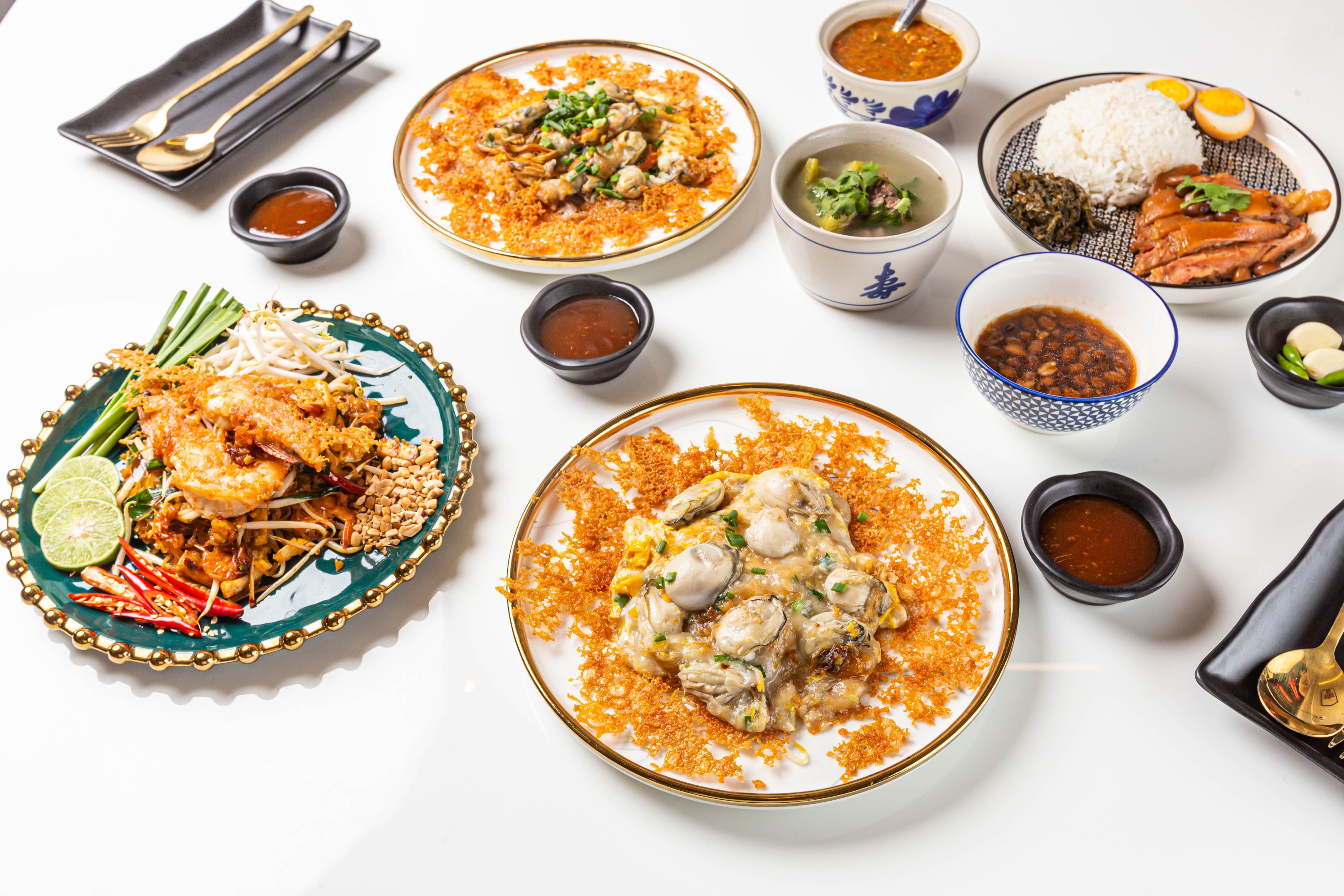 曼谷 Ekkamai 14 街的 Heng Hoi Tod Chaw Lae（Heng 脆皮蚝仔煎）