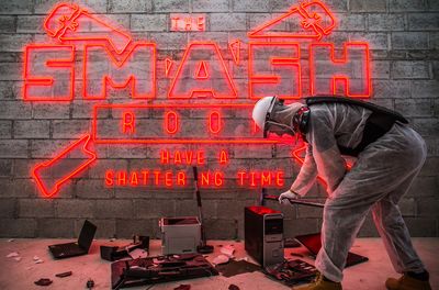 杜拜 The Smash Room 发泄砸碎室门票