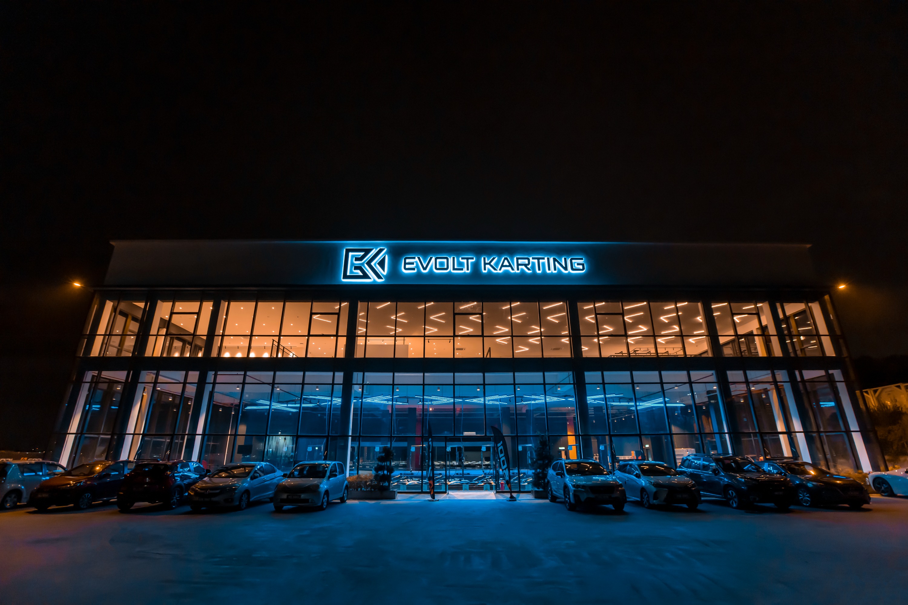 莎阿南Evolt Karting室内电动卡丁车体验