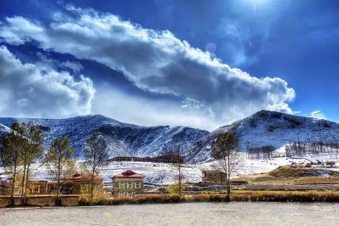 漫游川西小环线4天3晚（2-8人-四姑娘山+红海子+鱼子西/格底拉姆天空之城+墨石公园+牦牛谷/顶果山）