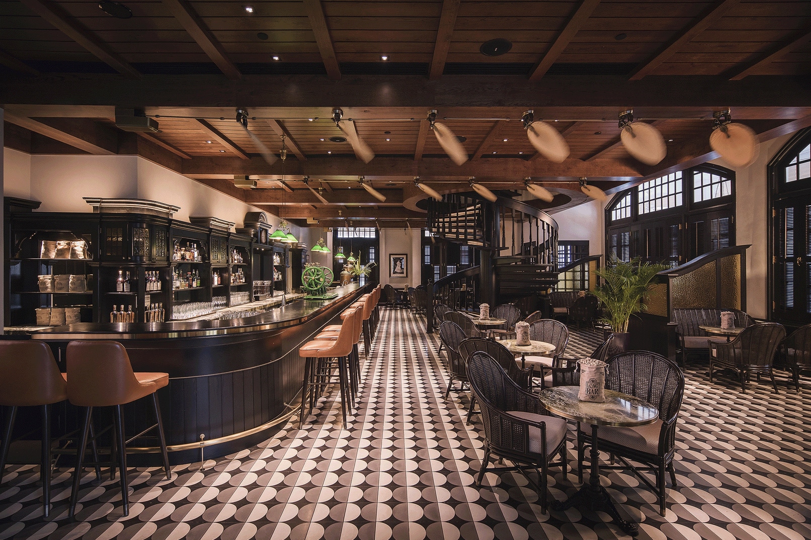 莱佛士酒店长乐酒吧（Long Bar）