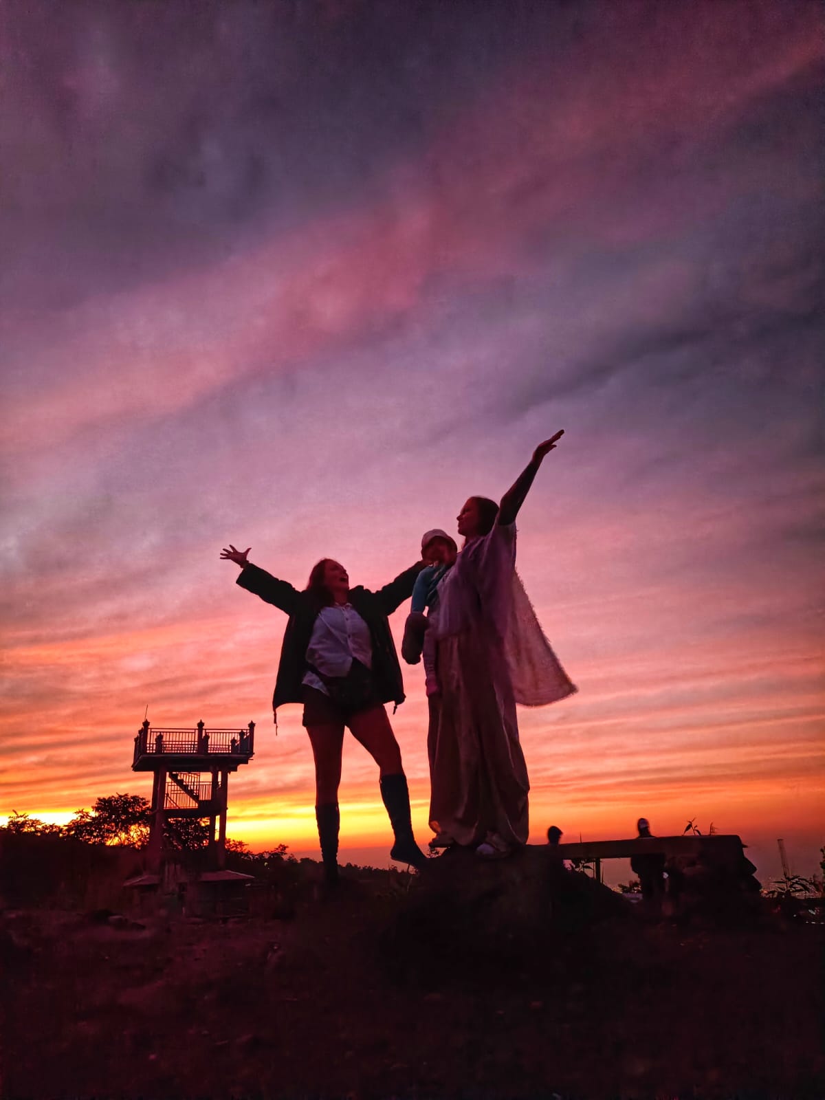 日惹默拉皮火山日出 & Jomblang洞穴 & Timang海滩一日游