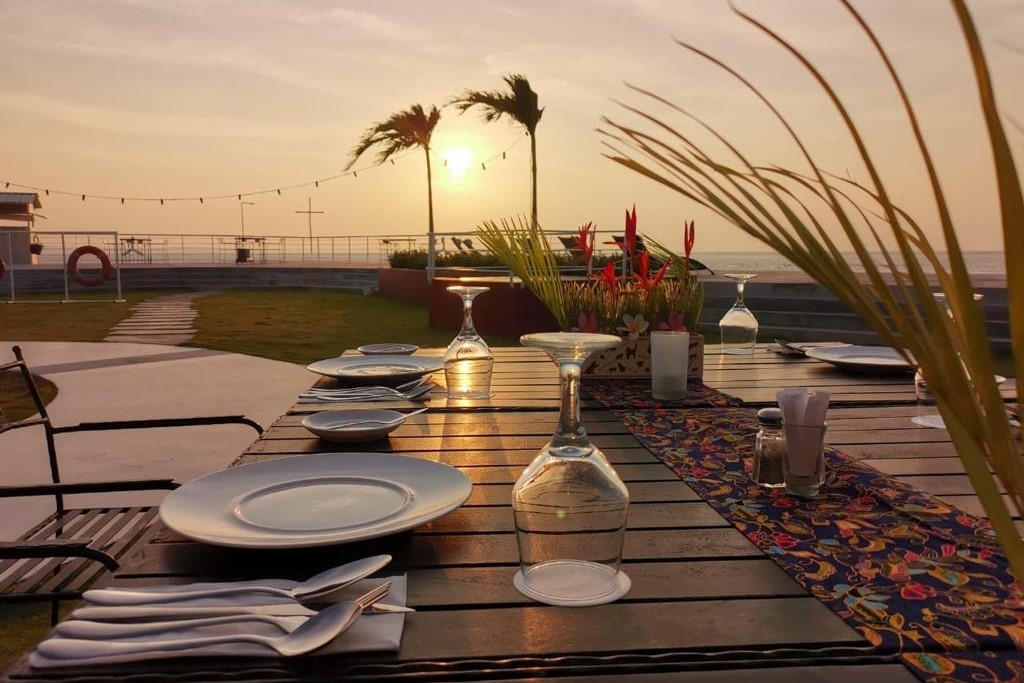 忠仆号游轮酒店（Doulos Phos）探索 & 日落美食品尝之旅