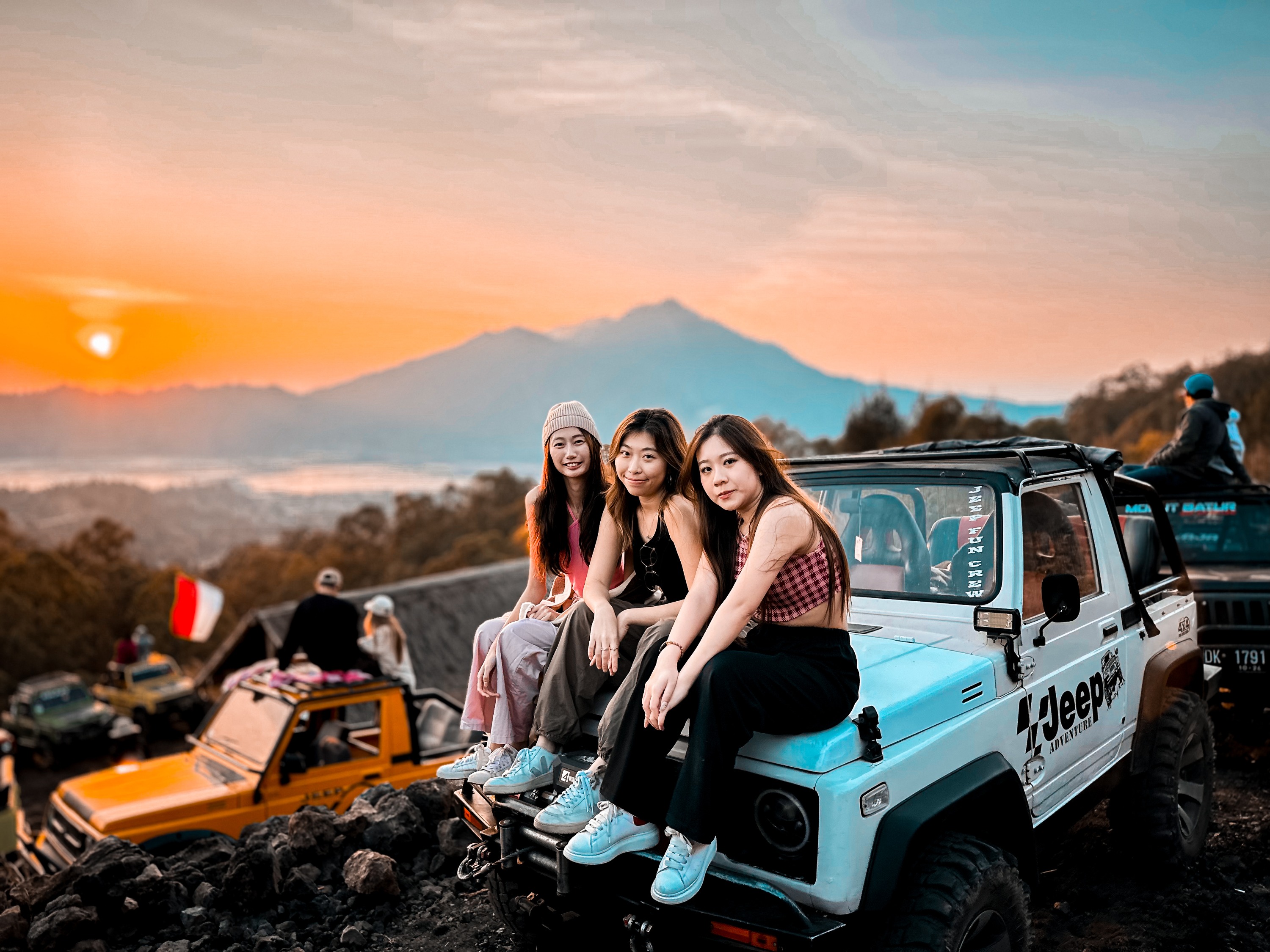 巴杜尔火山日出越野吉普车开放小团游（含摄影师）