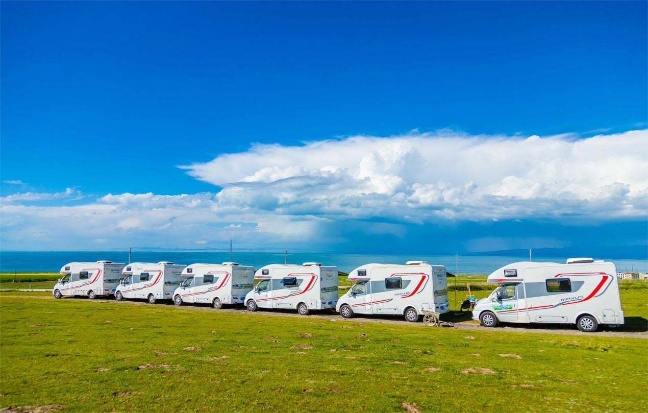 青甘经典大环线8日游（2-5人房车私家团+鸣沙山月牙泉＋莫高窟文化＋翡翠湖＋主题露营＋水上雅丹＋茶卡盐湖+骑行体验）