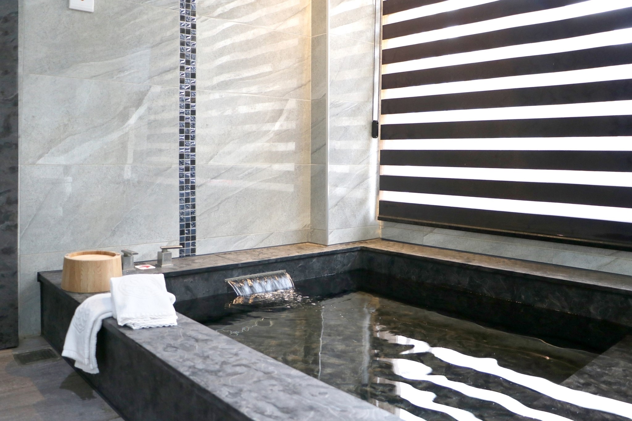 宜兰｜礁溪葛玛兰风吕会馆＆葛玛兰温泉饭店｜双人客房泡汤温泉券｜需电话预约